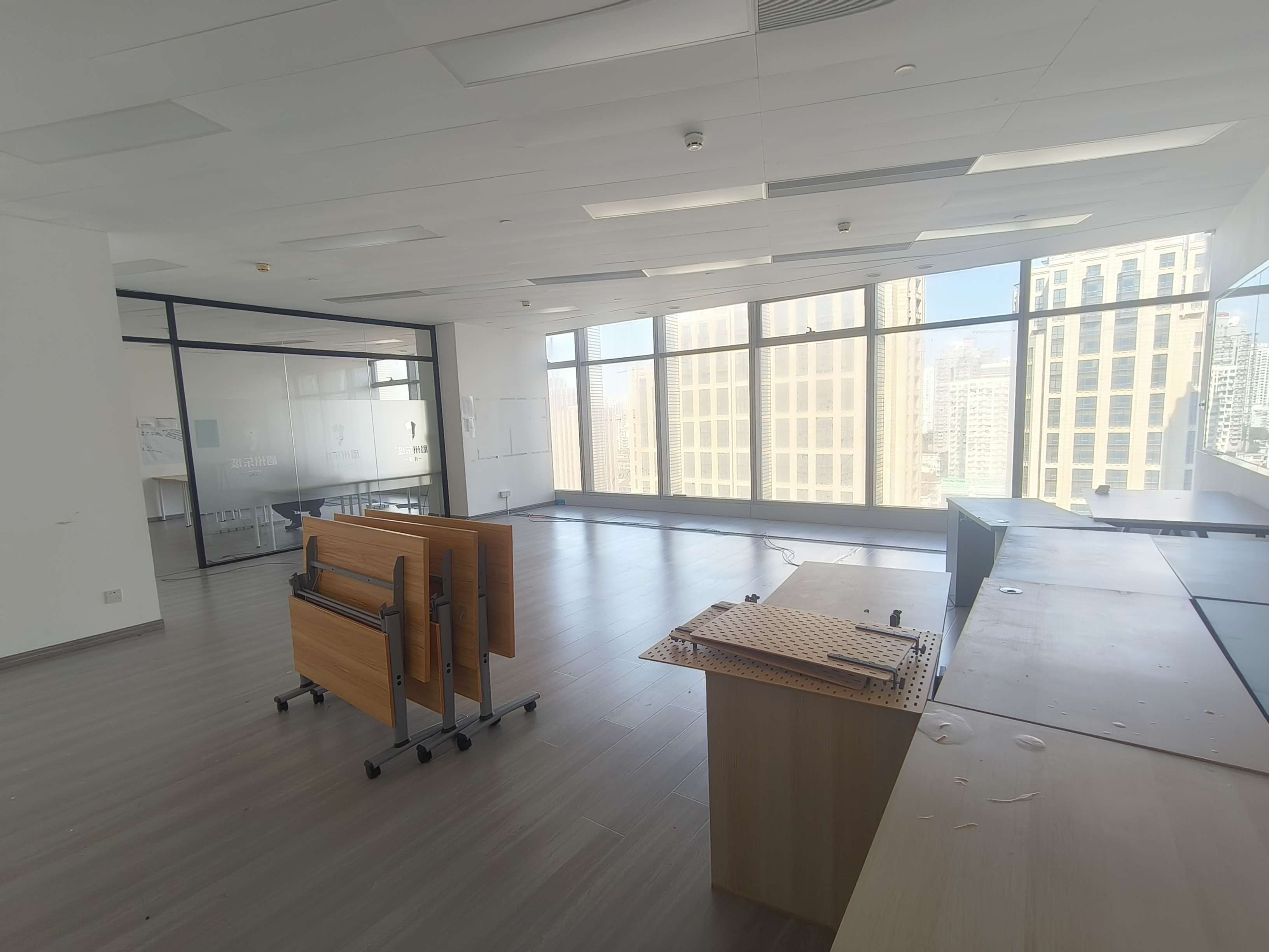 世博滨江绿地海外滩169平米写字楼出租