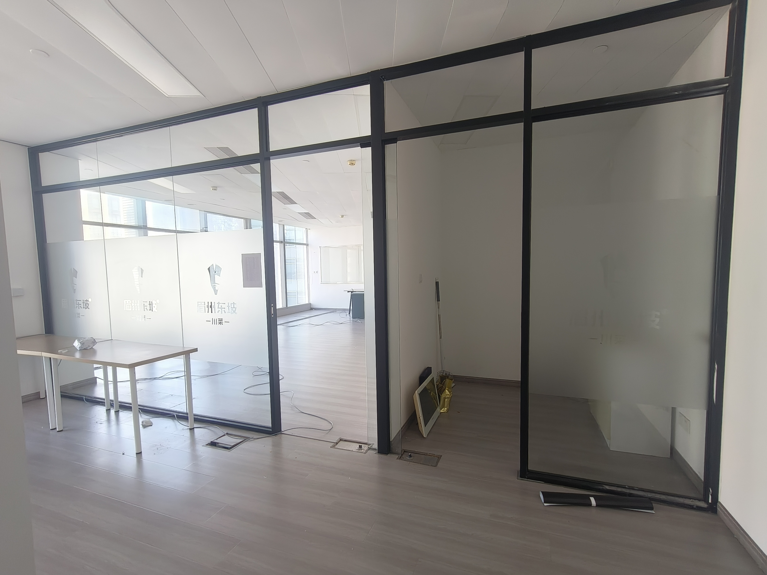 世博滨江绿地海外滩169平米写字楼出租