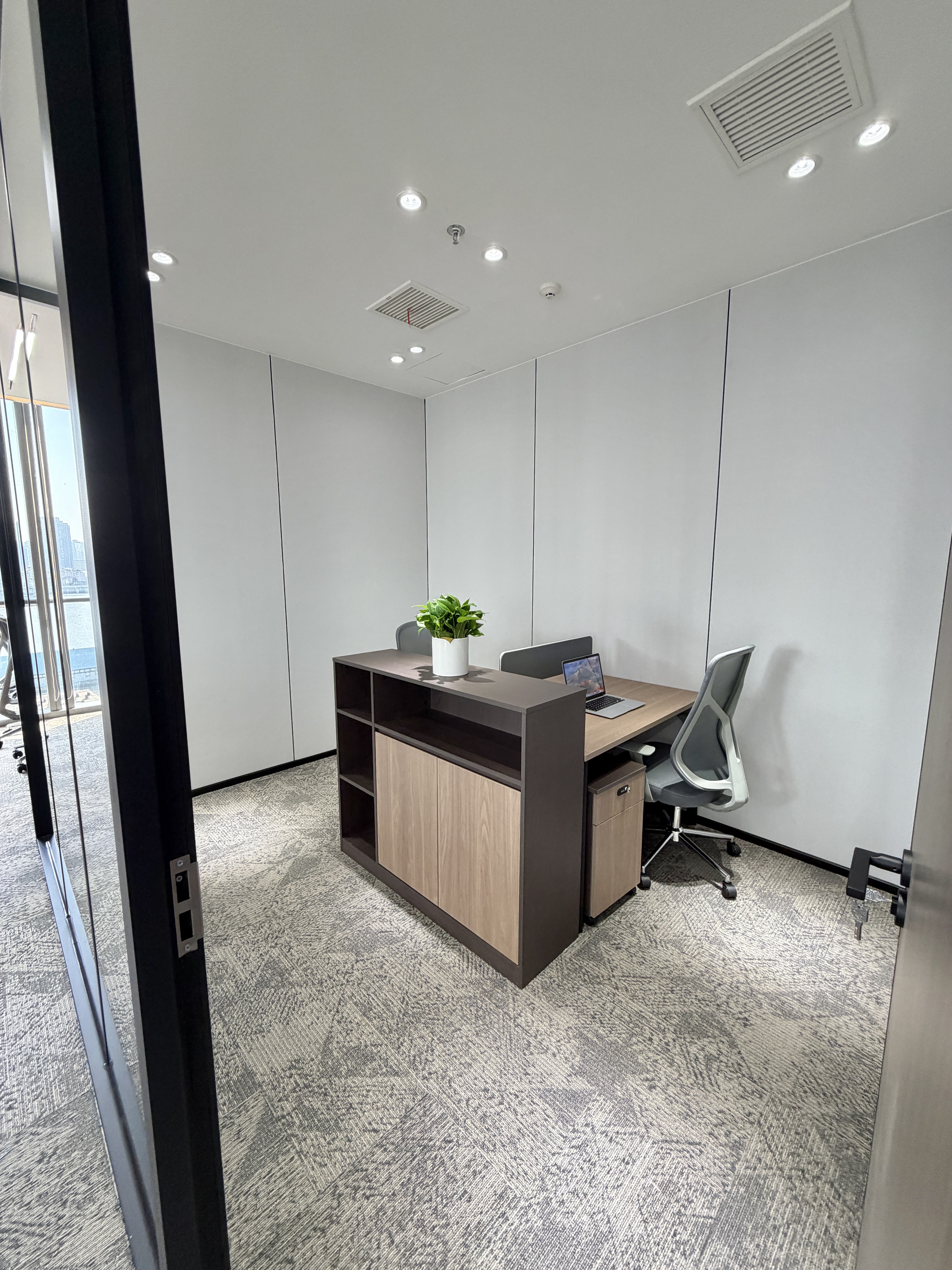 东外滩中交滨江广场67平米写字楼出租