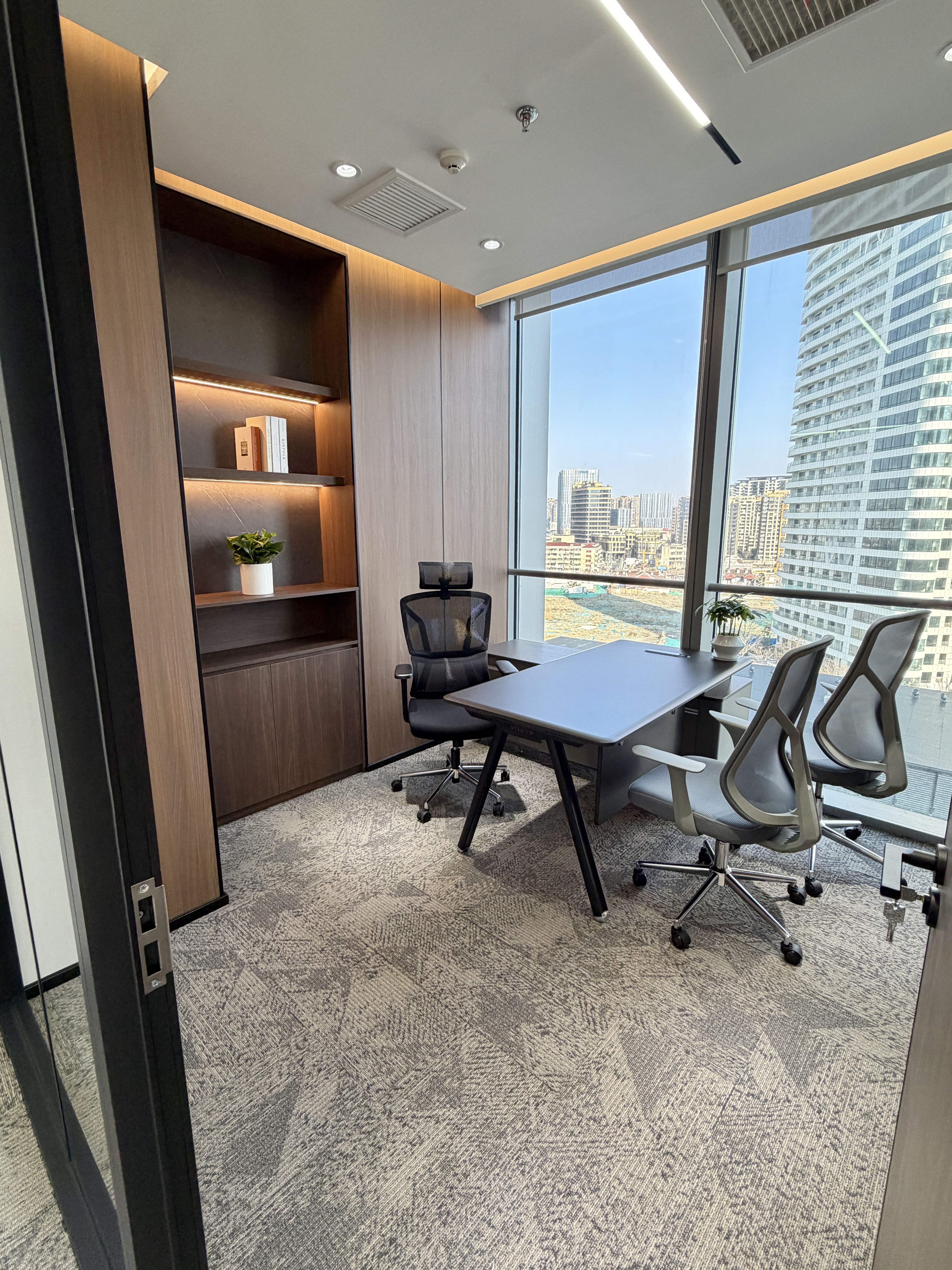 东外滩中交滨江广场188平米写字楼出租