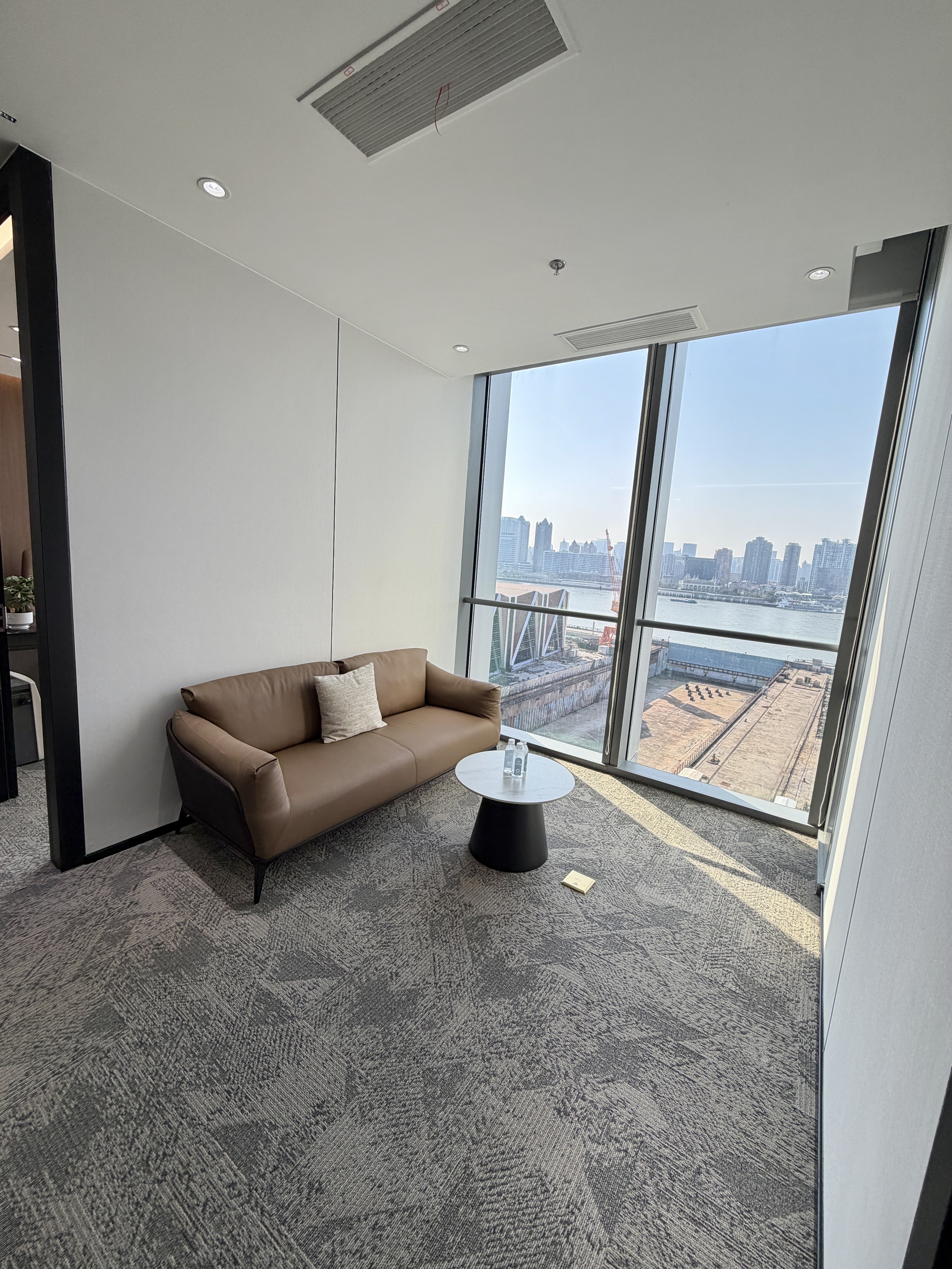 东外滩中交滨江广场89平米写字楼出租