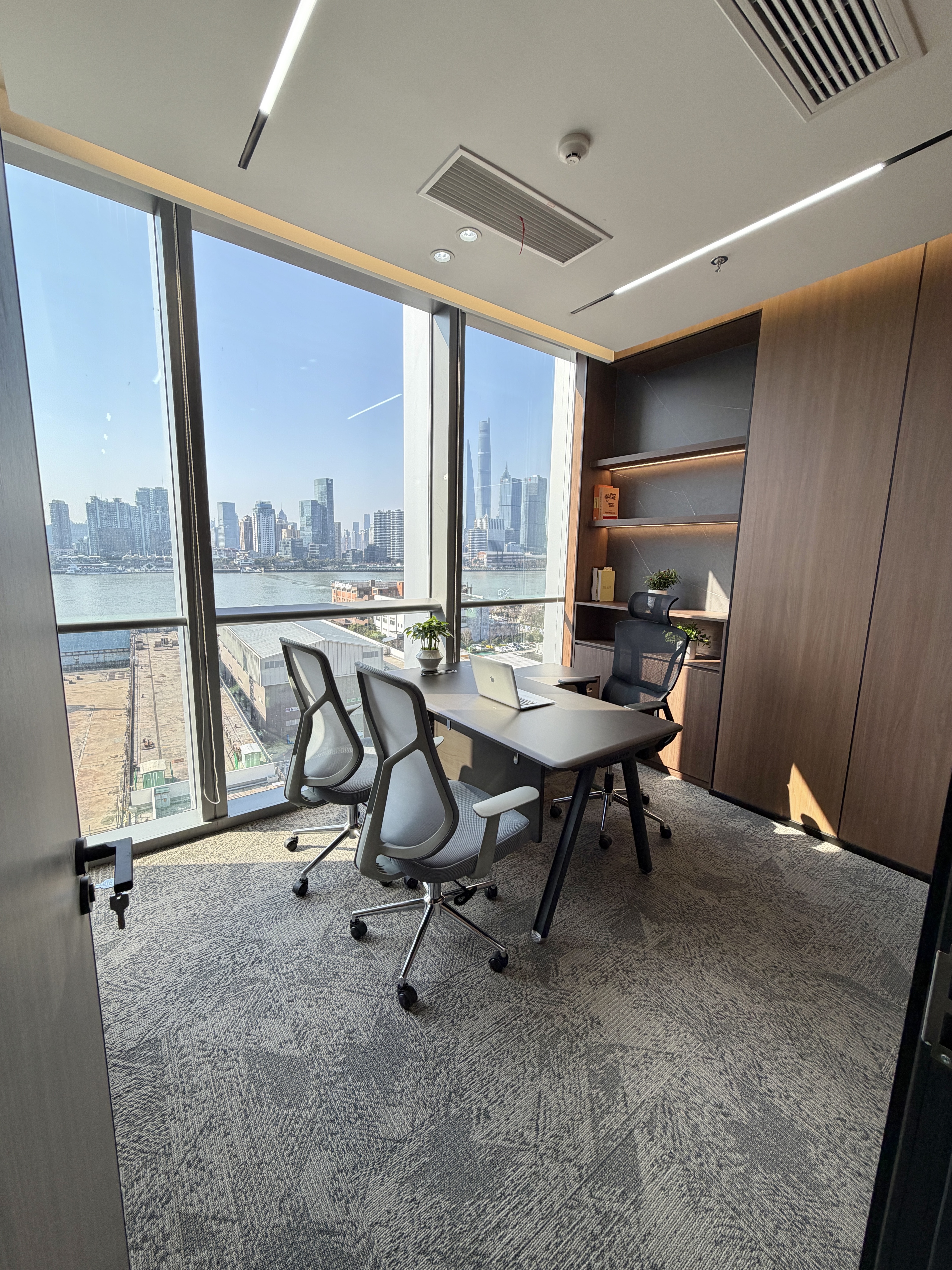 东外滩中交滨江广场158平米写字楼出租