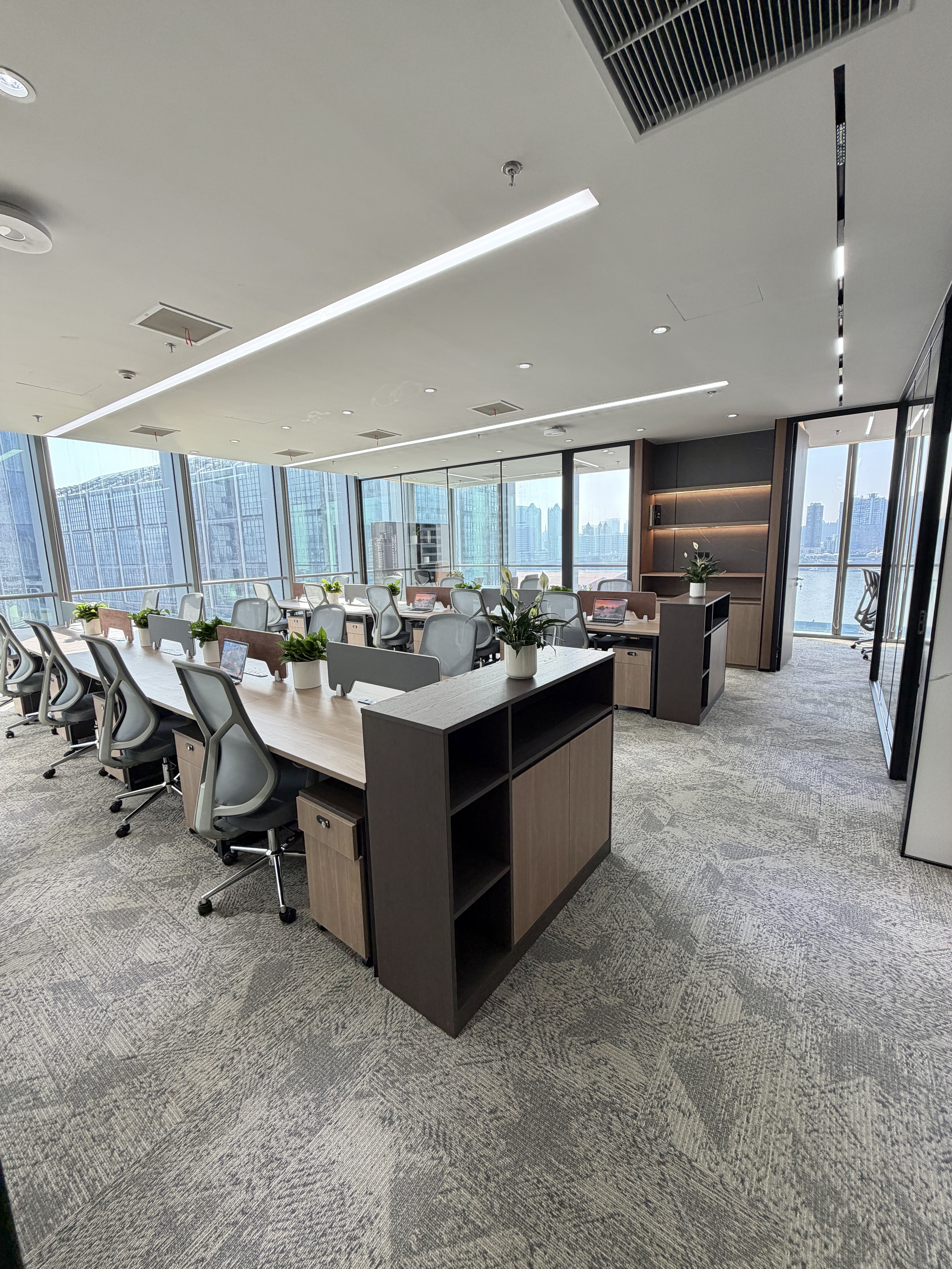 东外滩中交滨江广场158平米写字楼出租