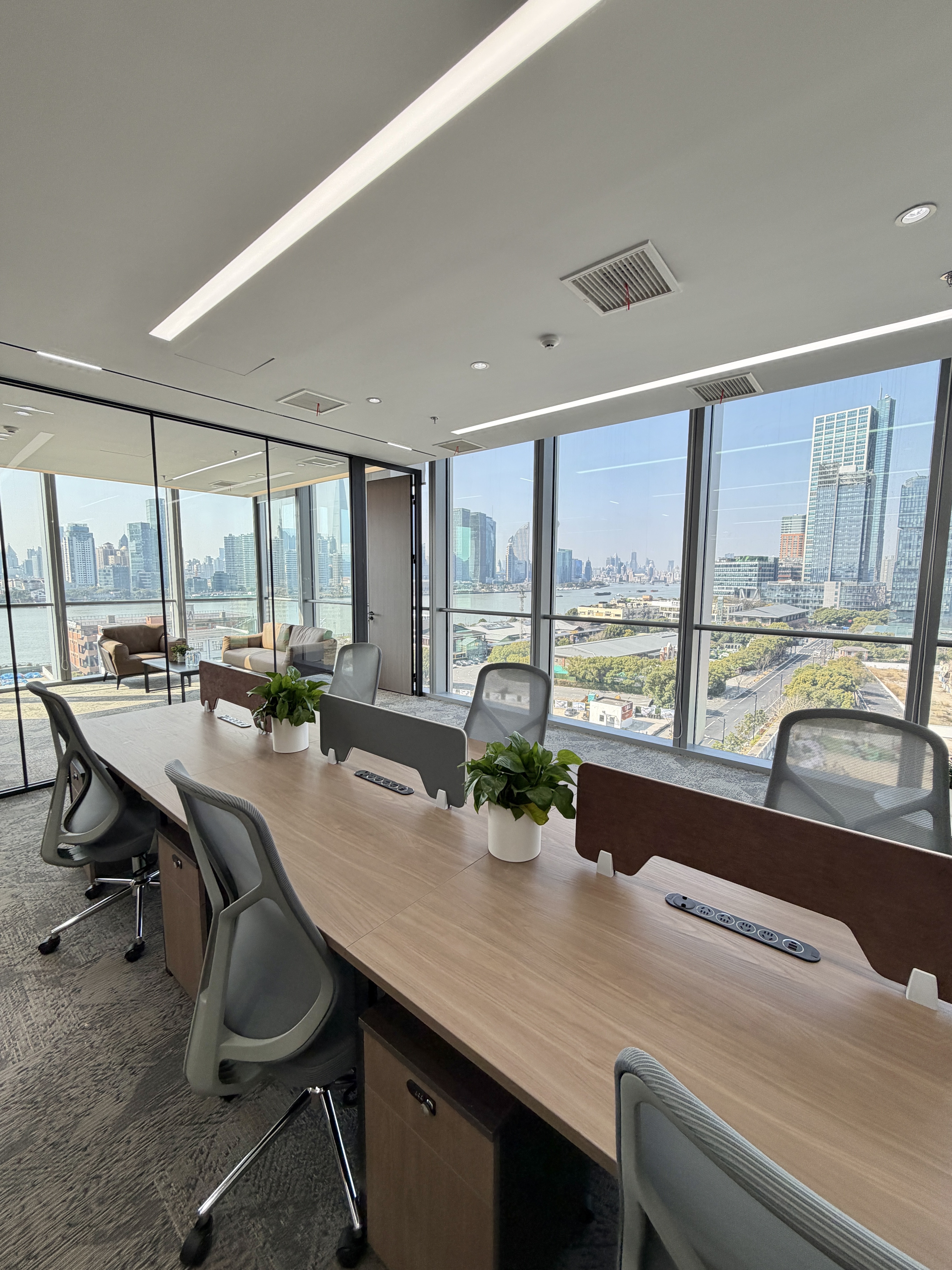 东外滩中交滨江广场266平米写字楼出租