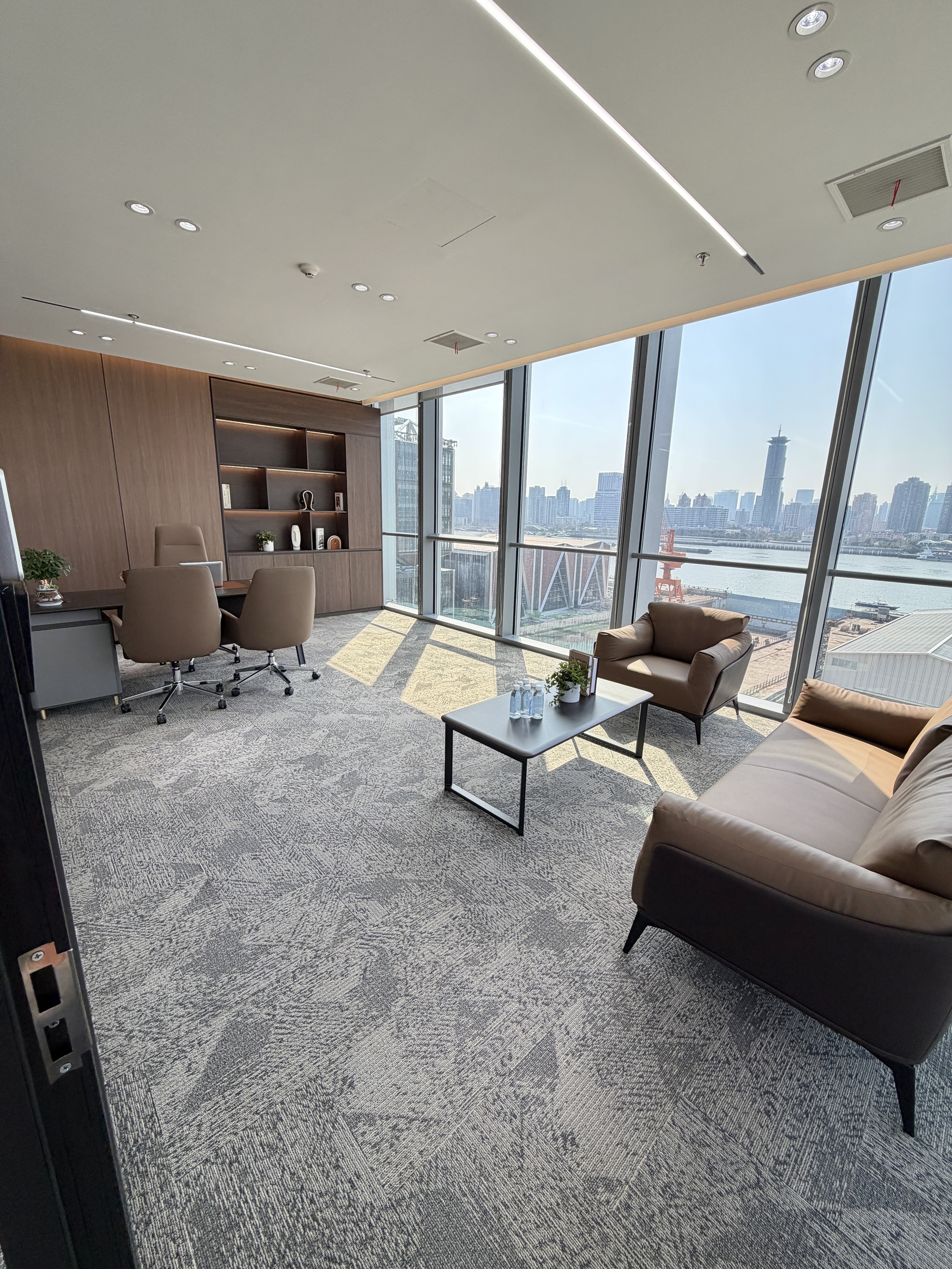 东外滩中交滨江广场266平米写字楼出租