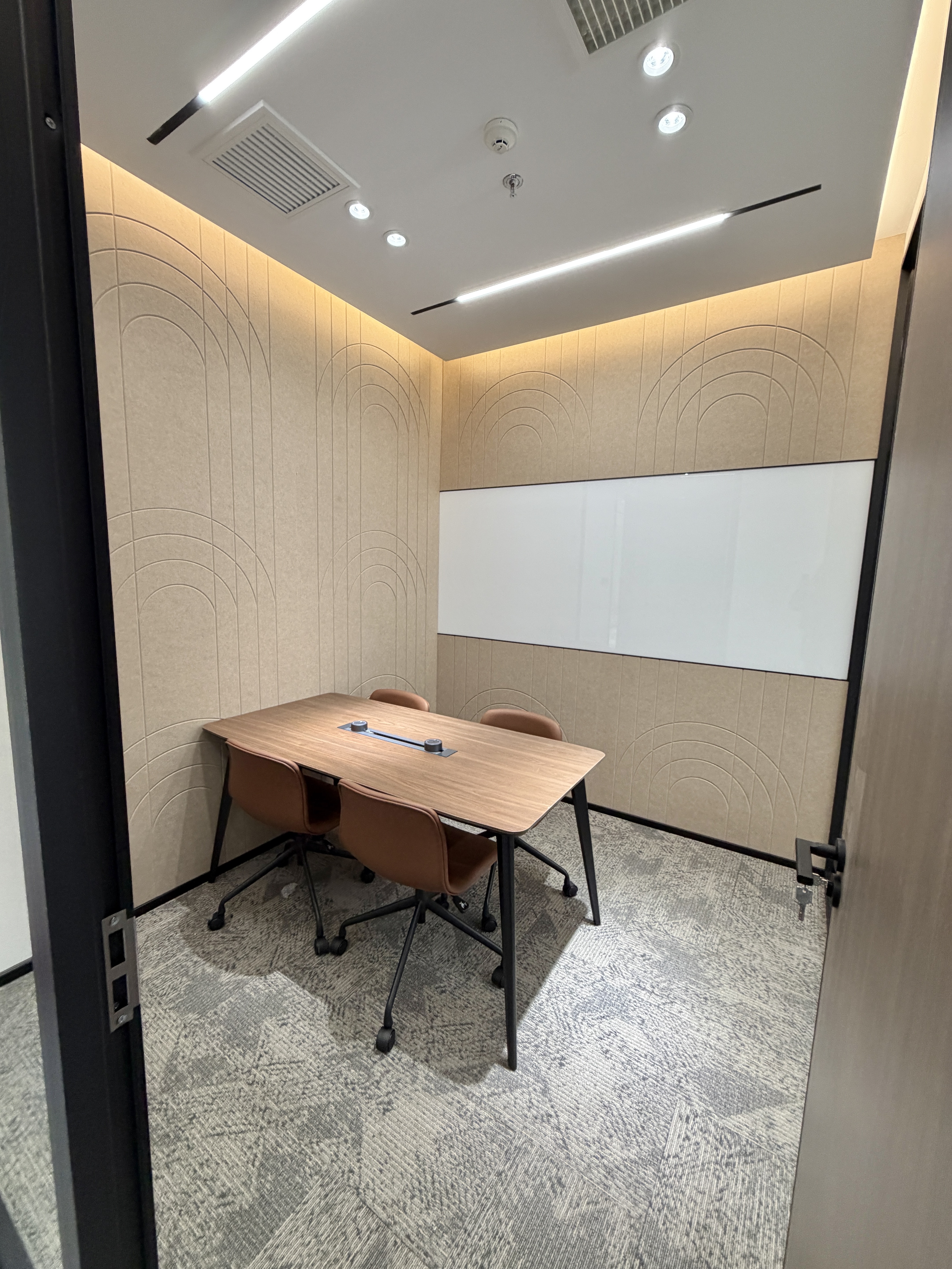 东外滩中交滨江广场86平米写字楼出租