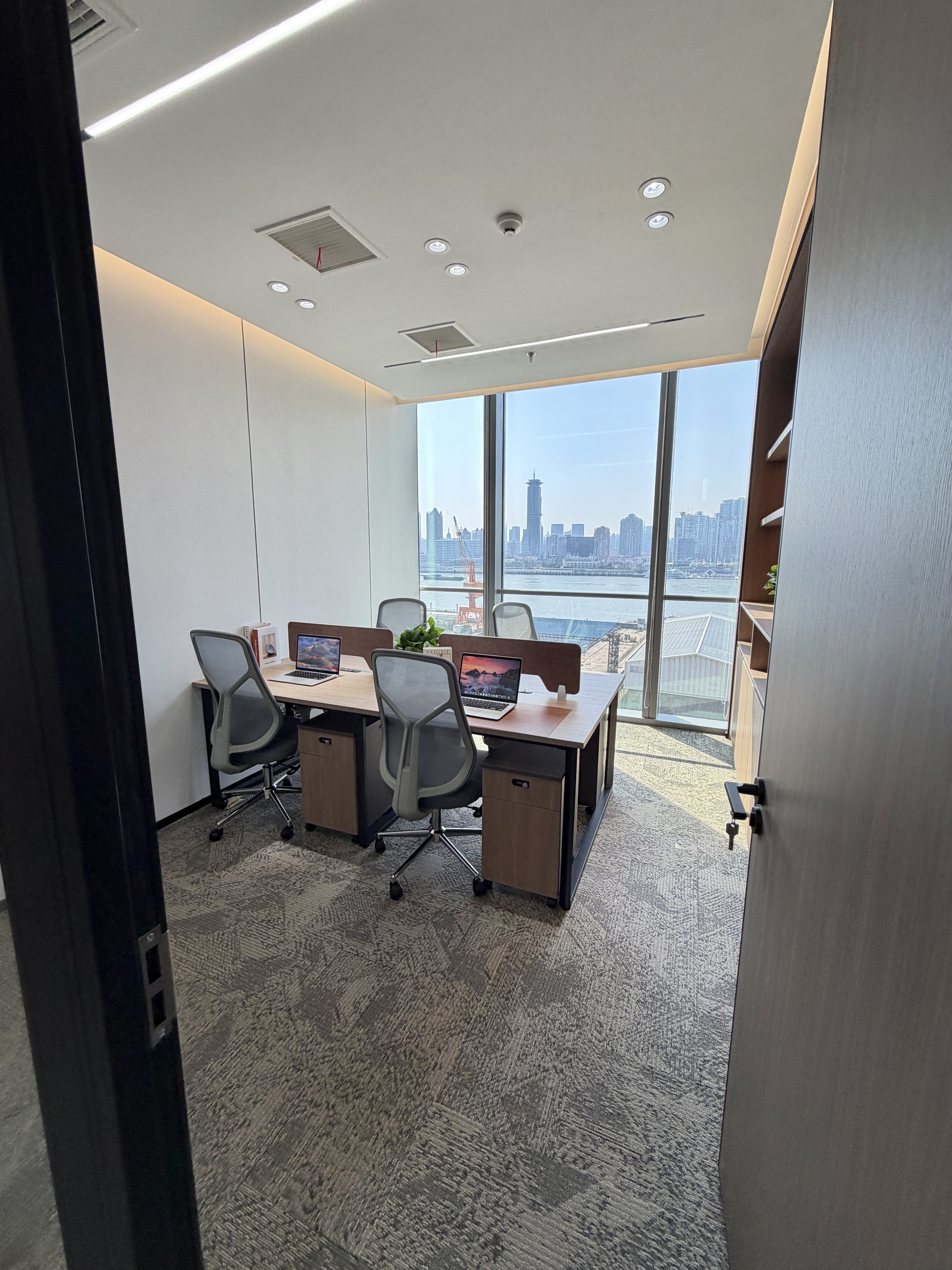 东外滩中交滨江广场67平米写字楼出租