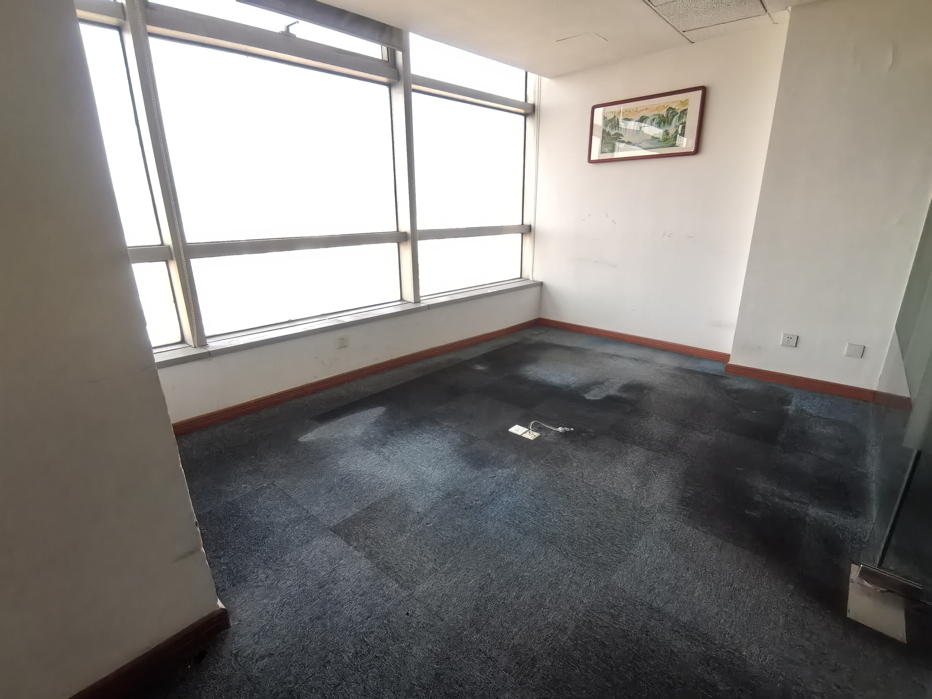 南京西路仲益大厦75平米写字楼出租