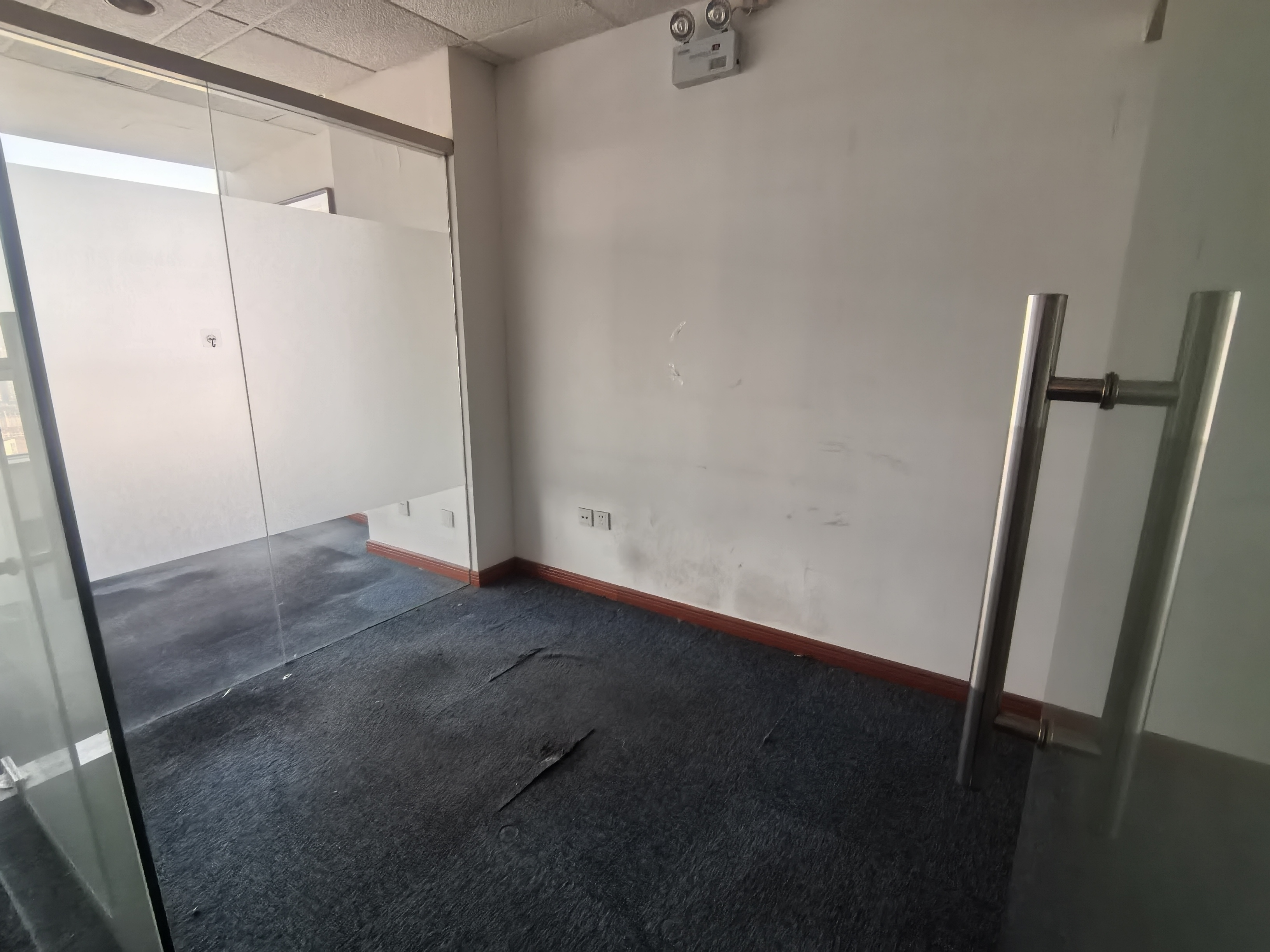 南京西路仲益大厦75平米写字楼出租