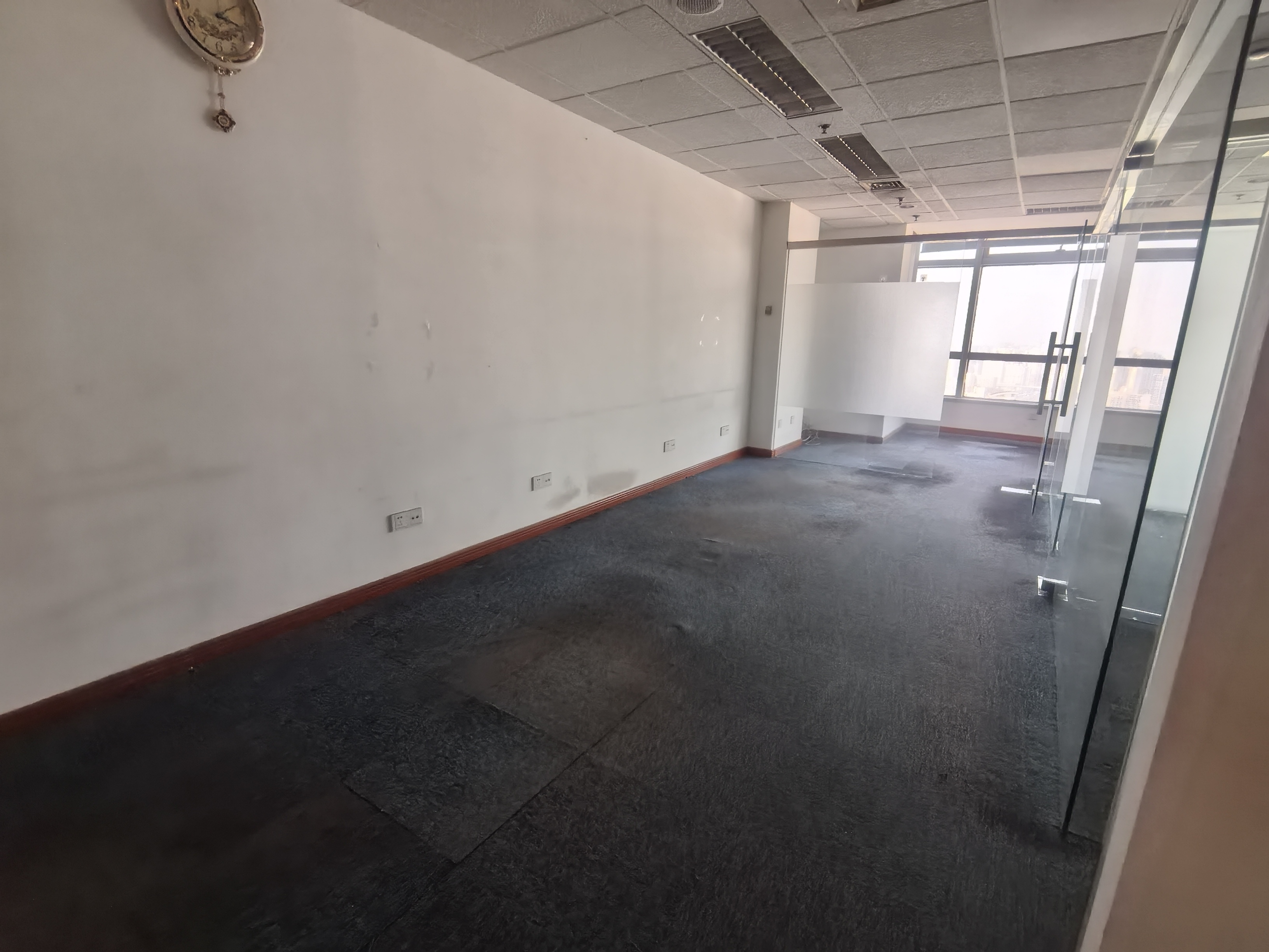 南京西路仲益大厦75平米写字楼出租