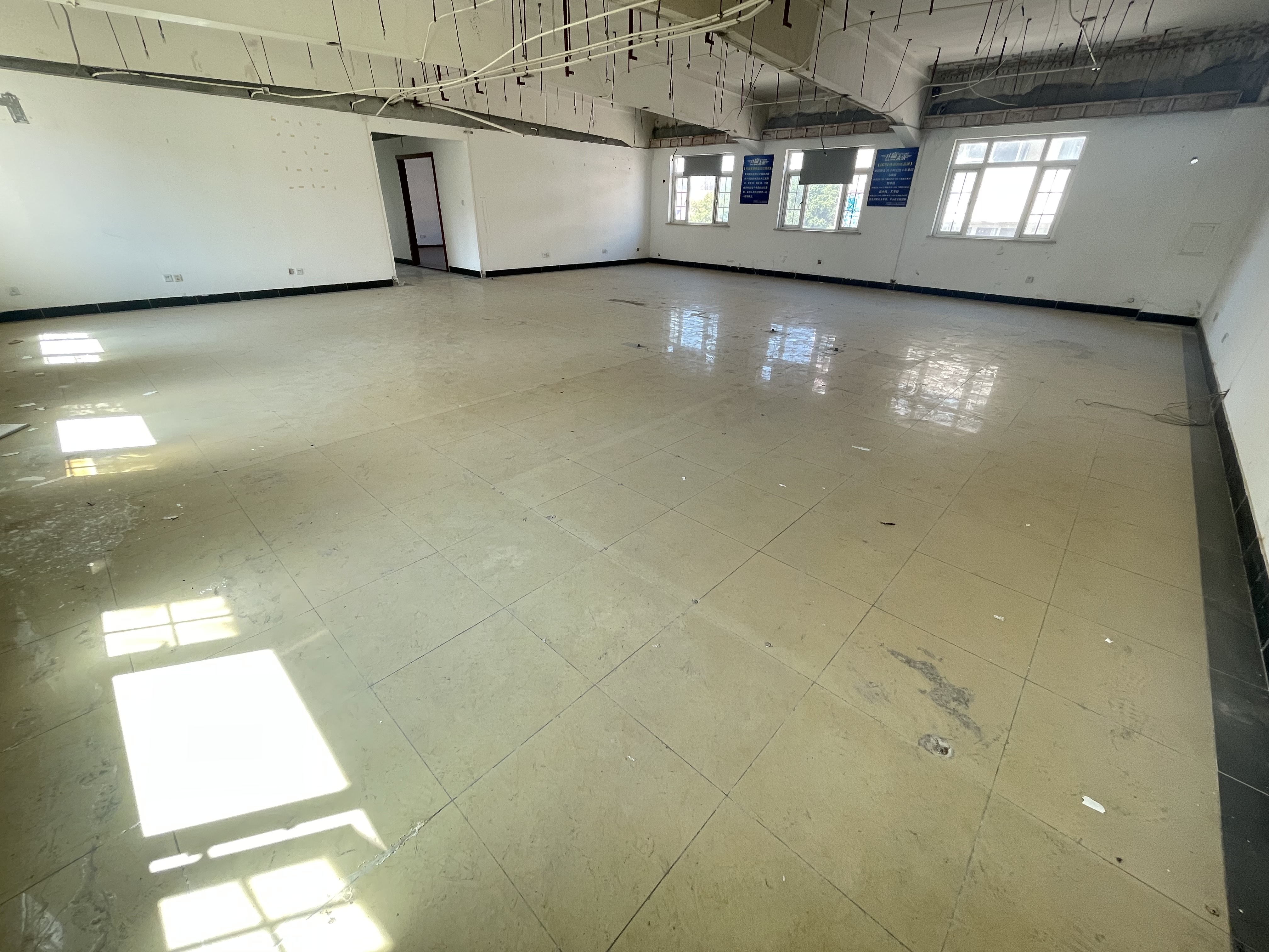 闸北公园锦灏佳园3694平米写字楼出售