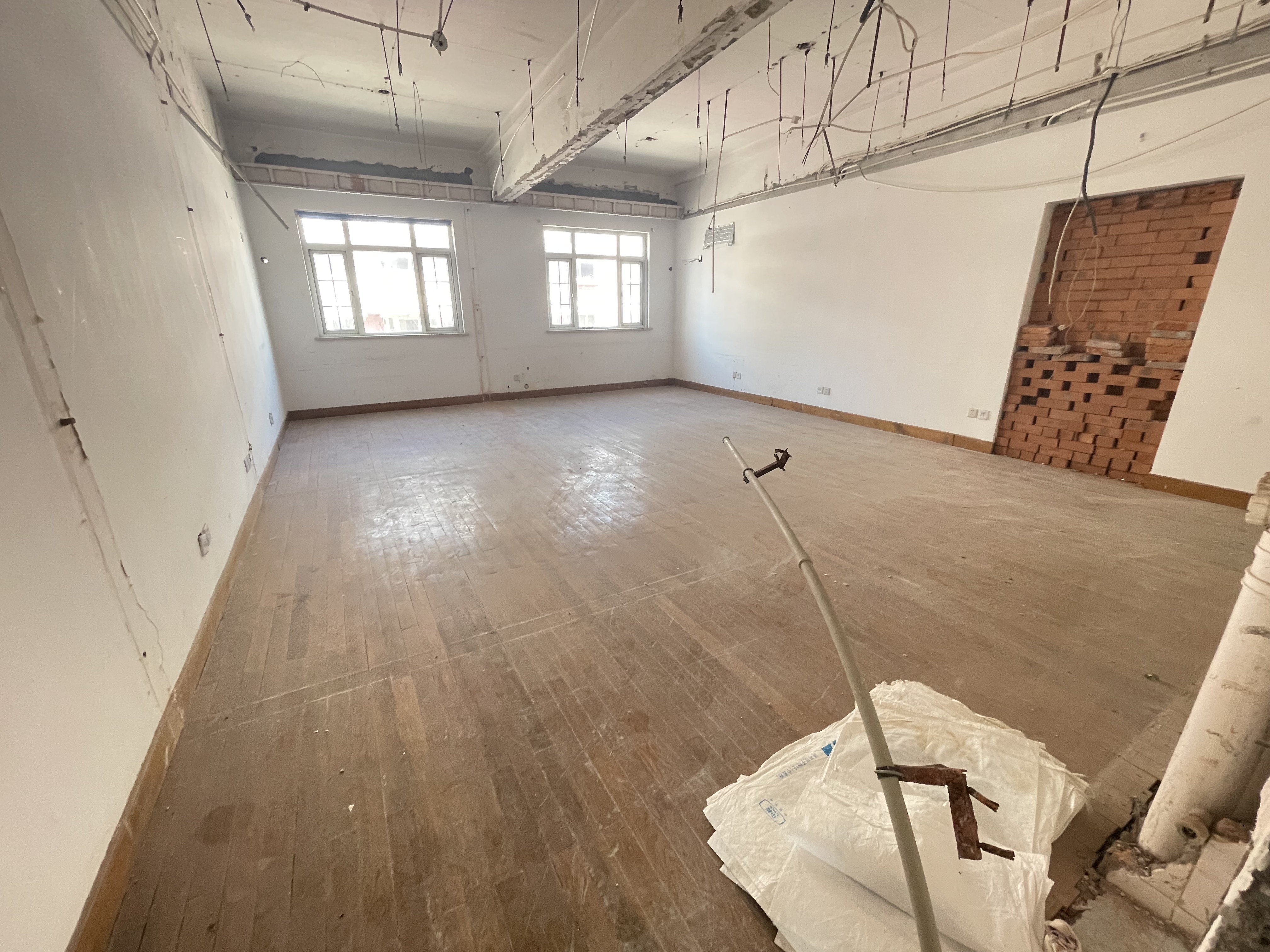 闸北公园锦灏佳园3694平米写字楼出售