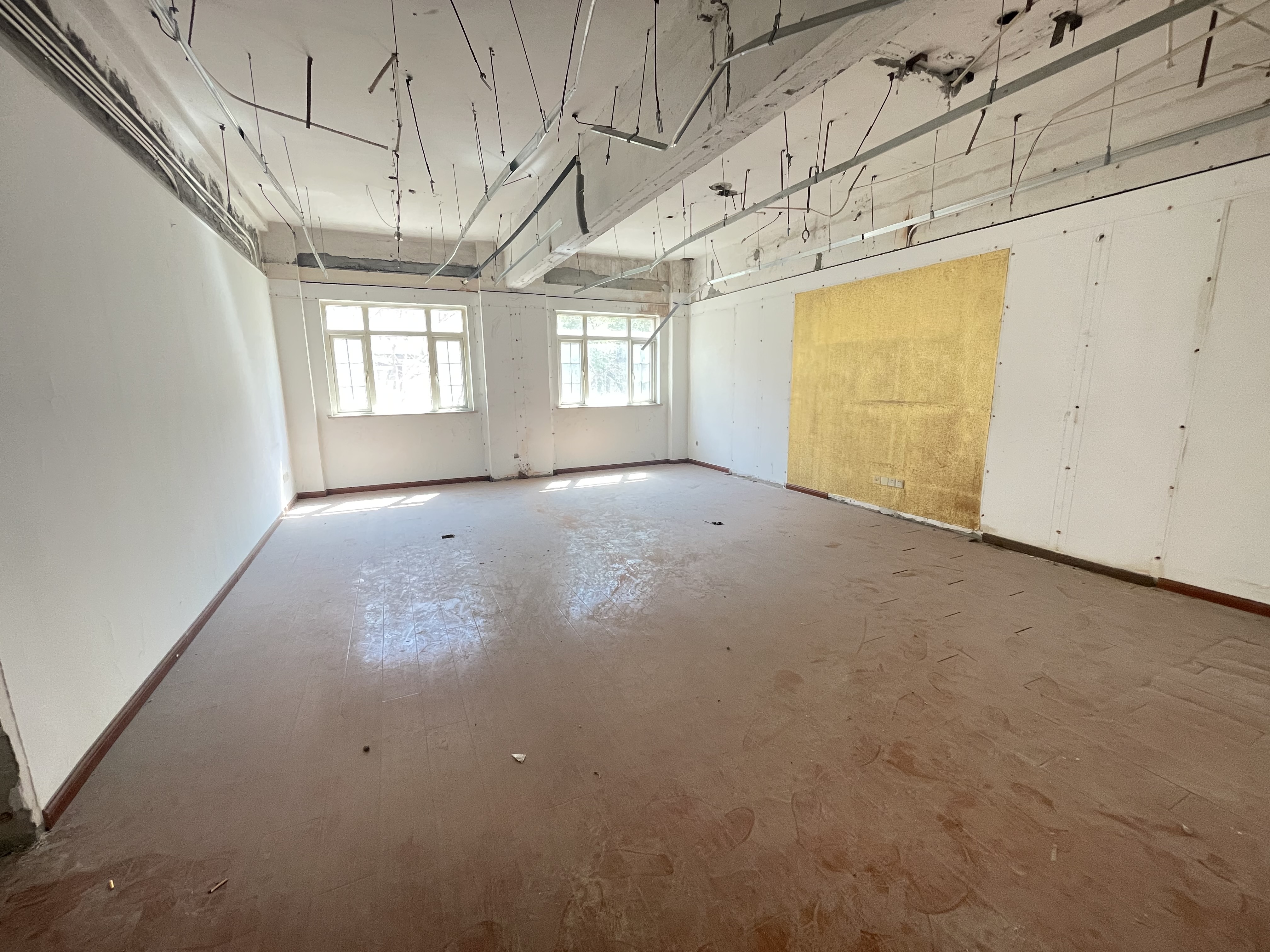 闸北公园锦灏佳园3694平米写字楼出售