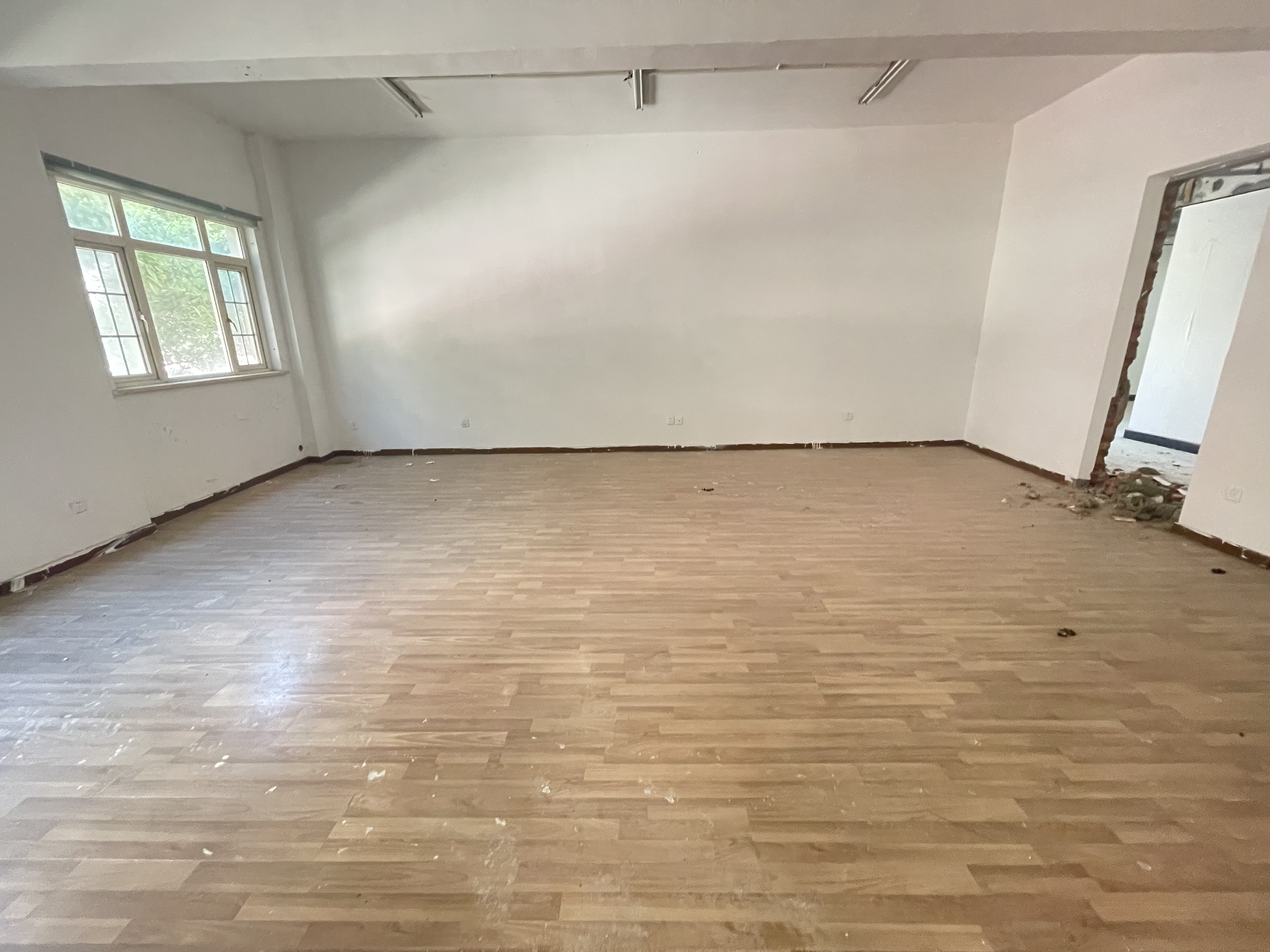 闸北公园锦灏佳园3694平米写字楼出售