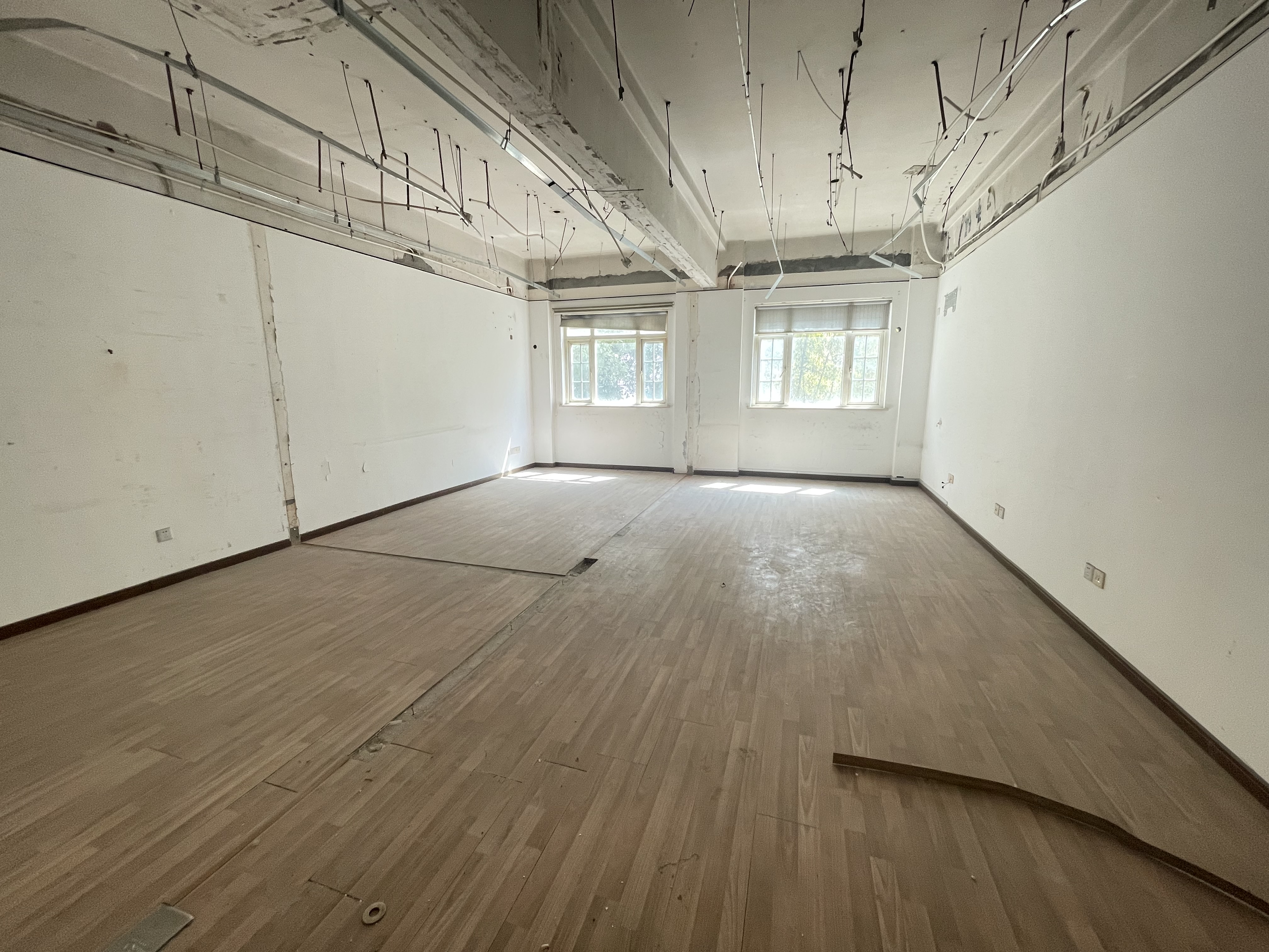 闸北公园锦灏佳园3694平米写字楼出售