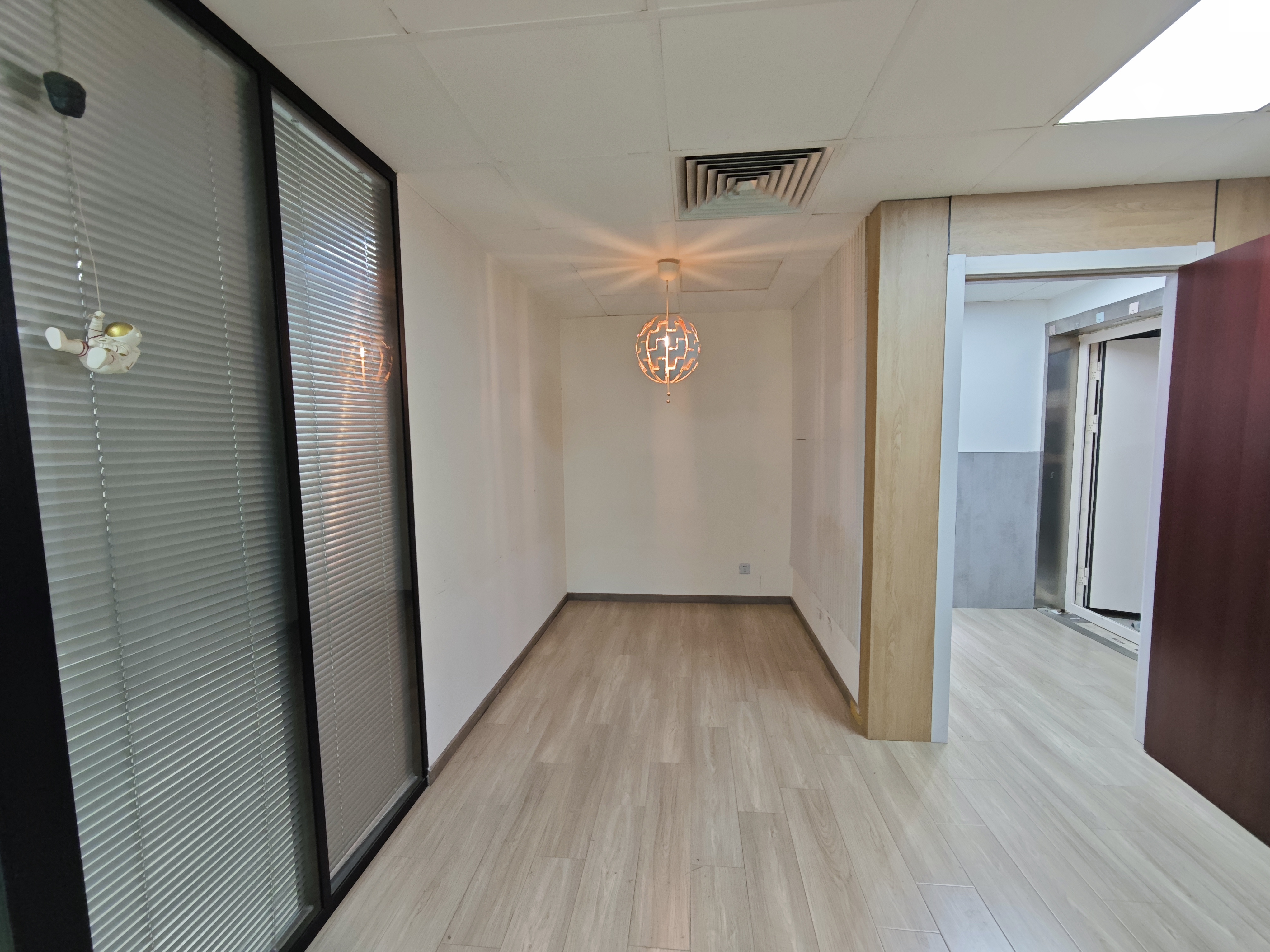 光新浦发广场78平米写字楼出租