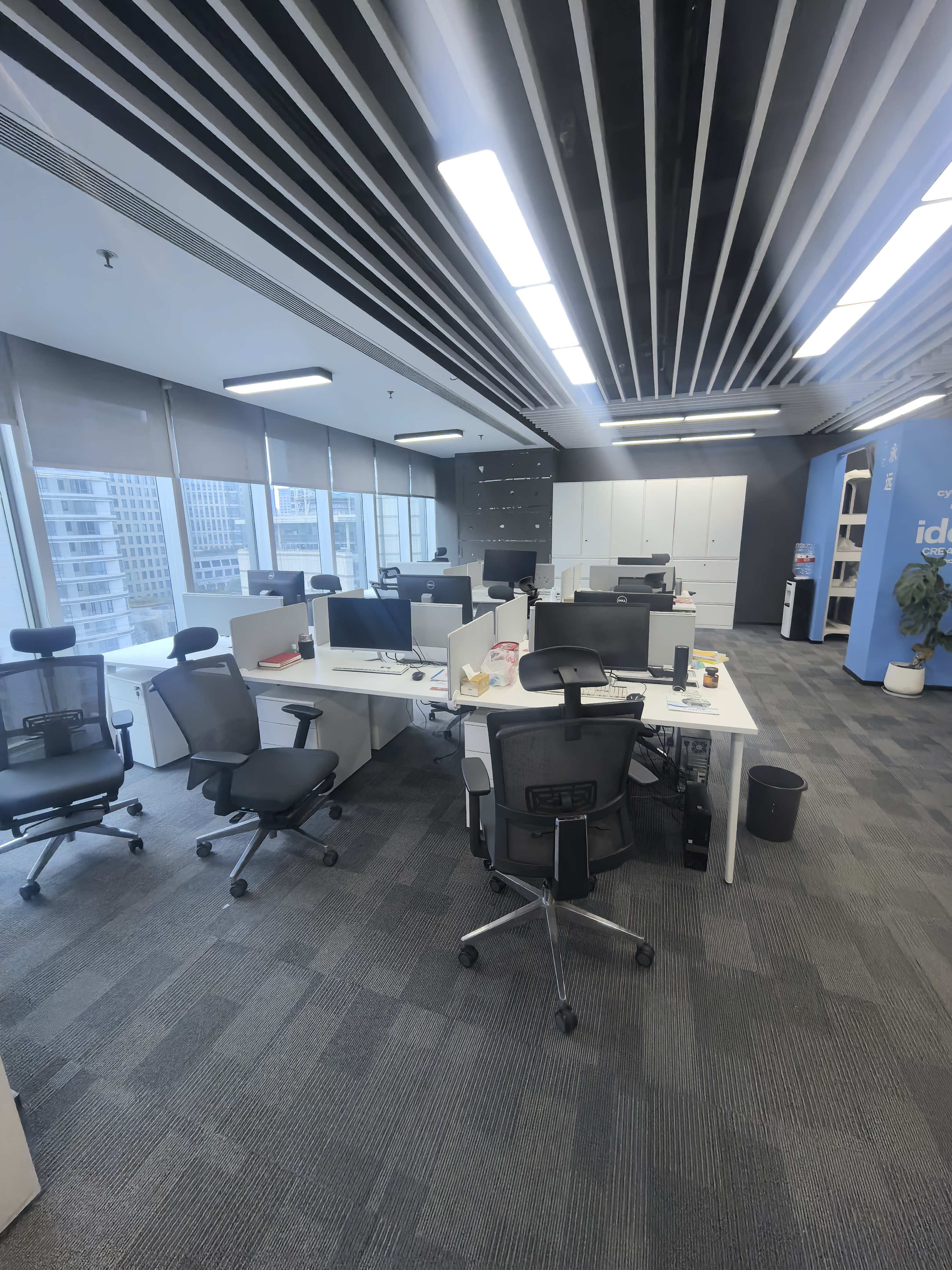 南京西路恒利国际大厦252平米写字楼出租