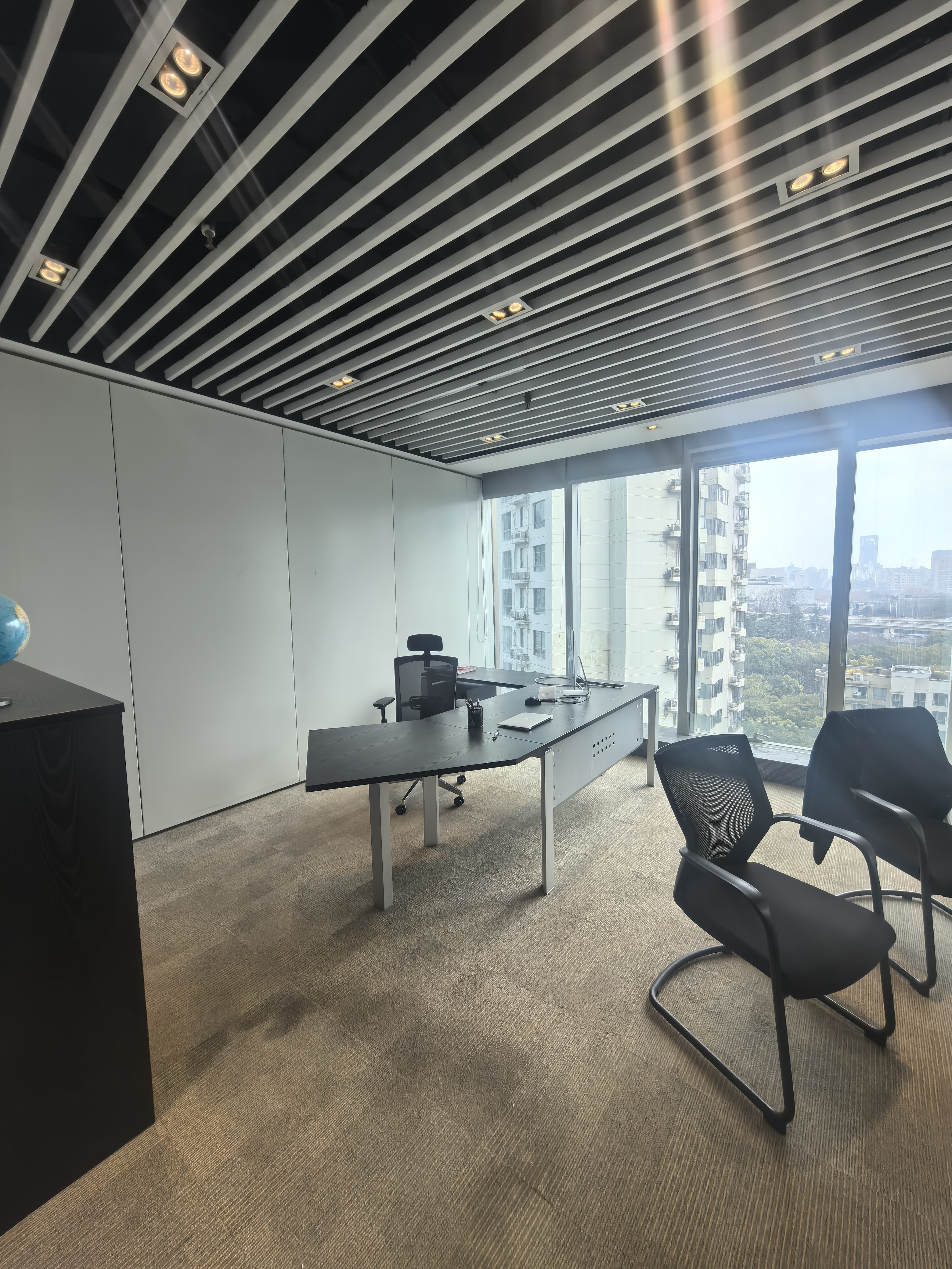 南京西路恒利国际大厦252平米写字楼出租