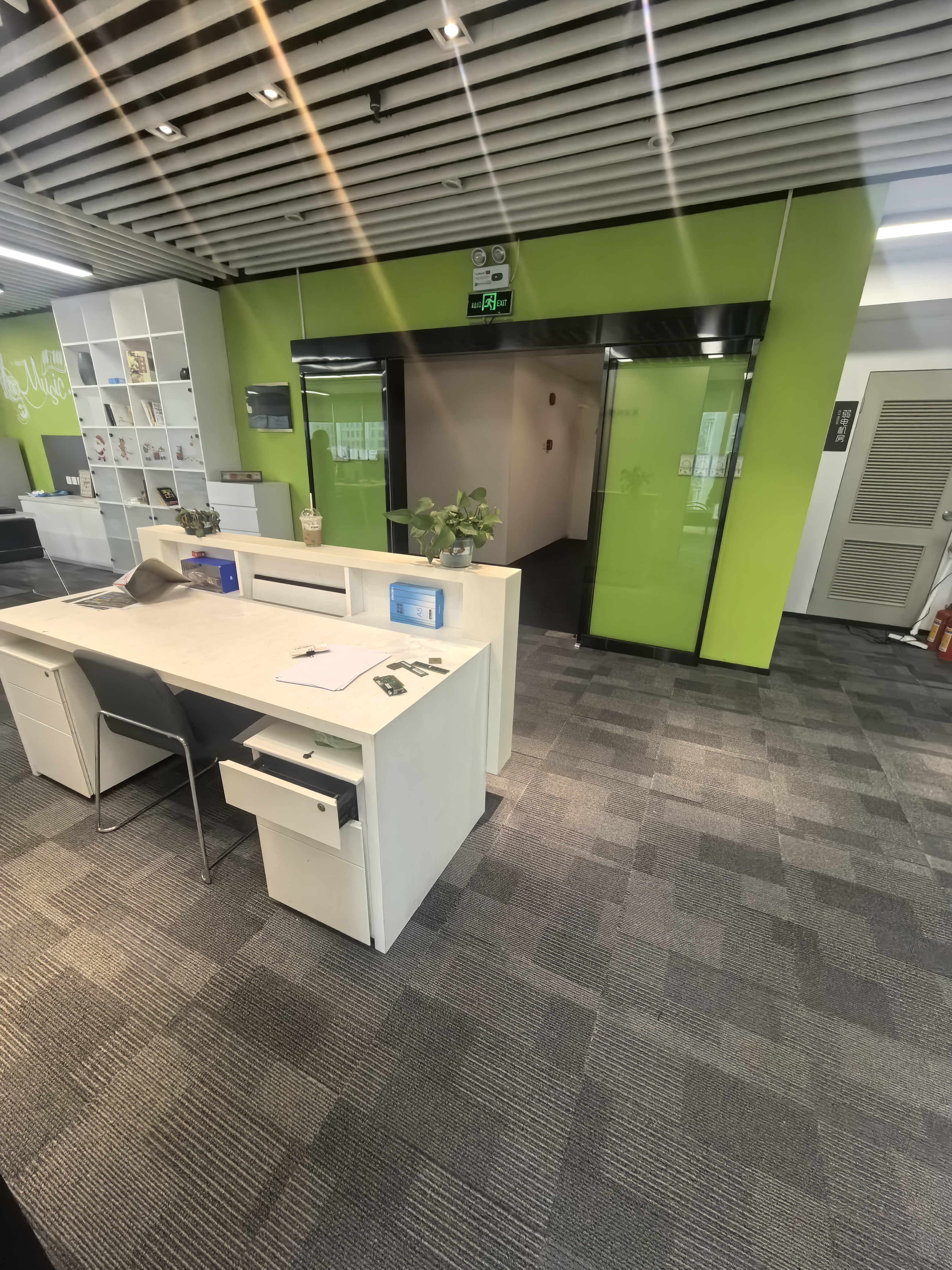 南京西路恒利国际大厦252平米写字楼出租