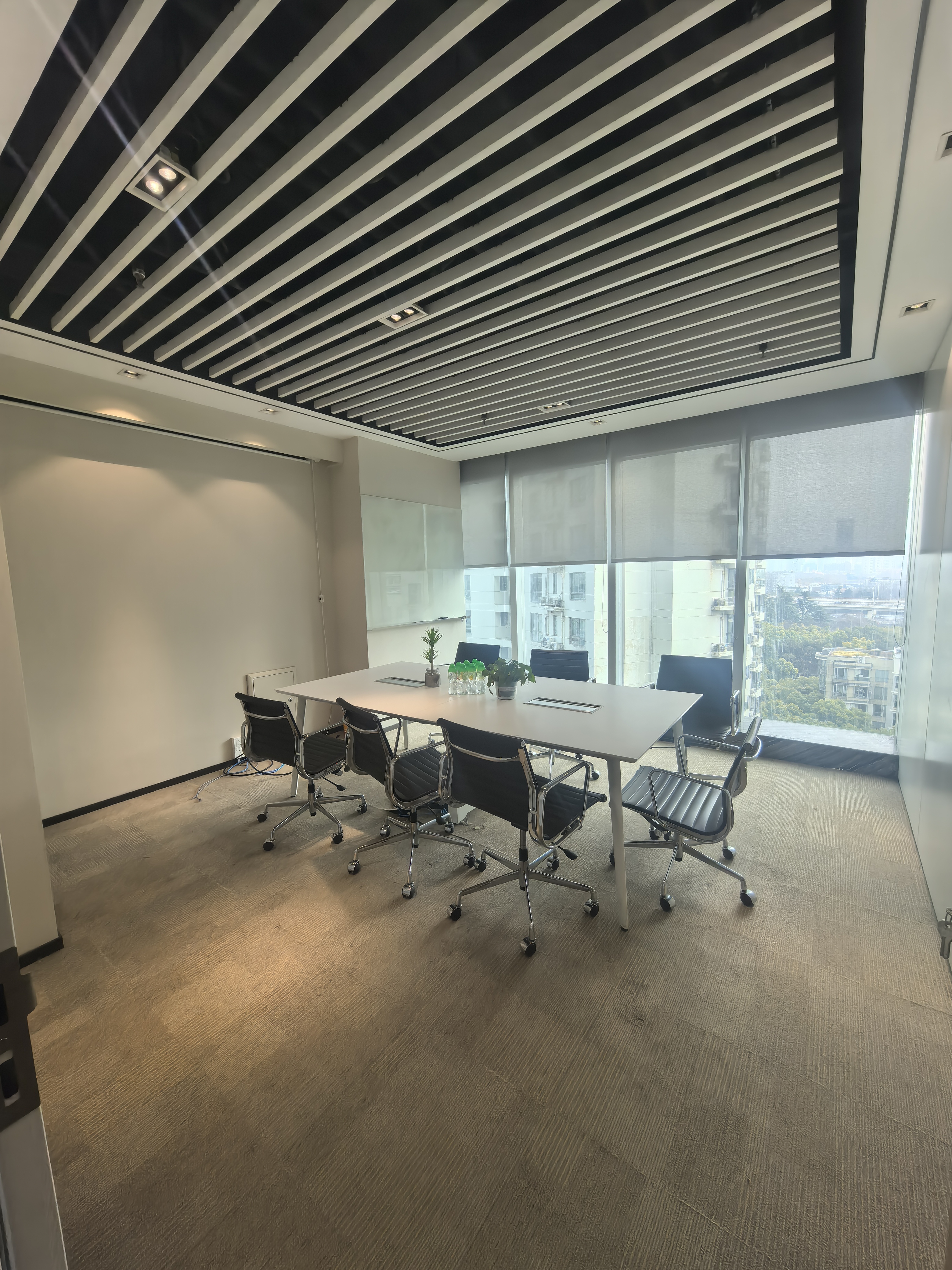 南京西路恒利国际大厦252平米写字楼出租