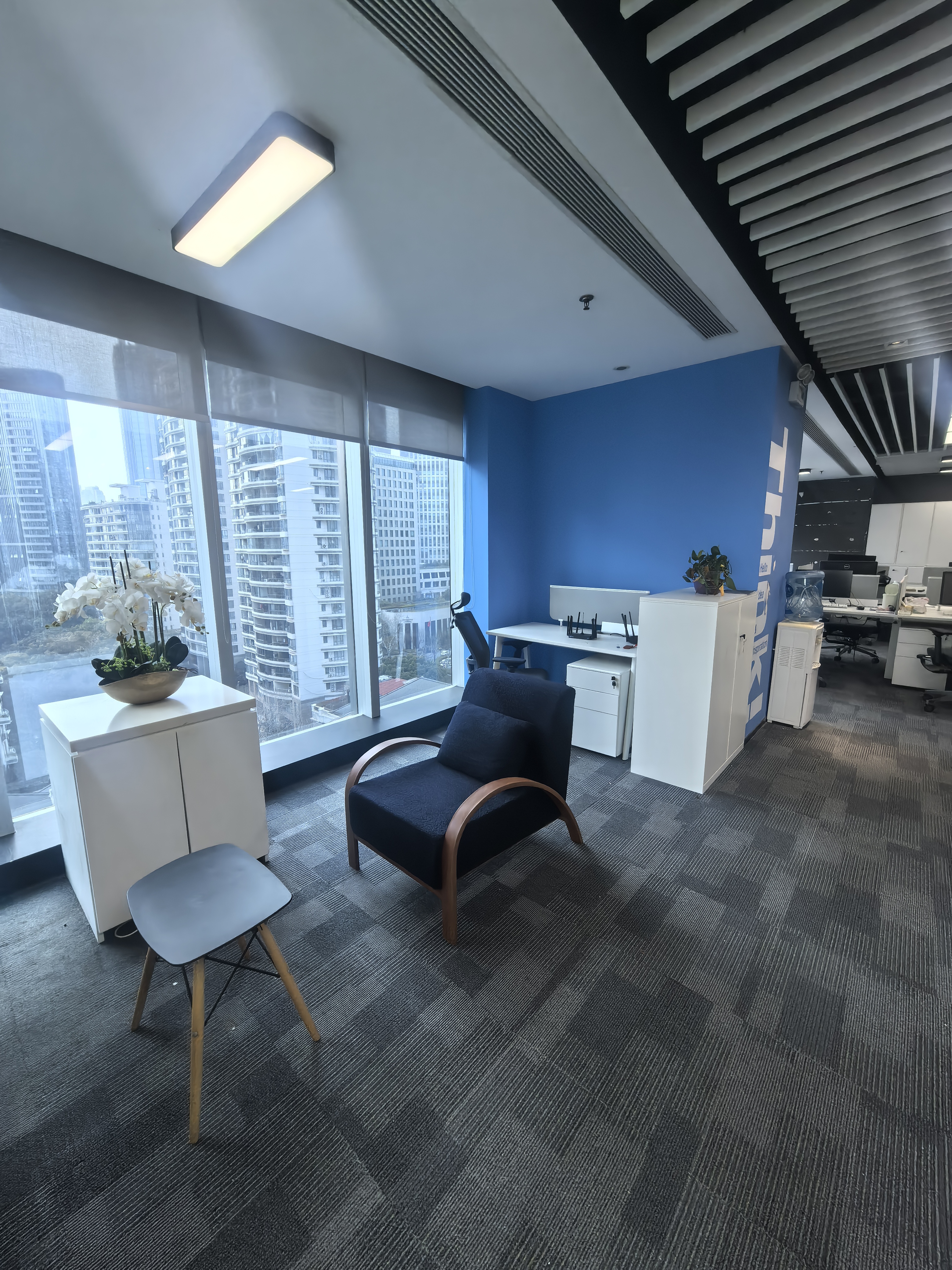 南京西路恒利国际大厦252平米写字楼出租