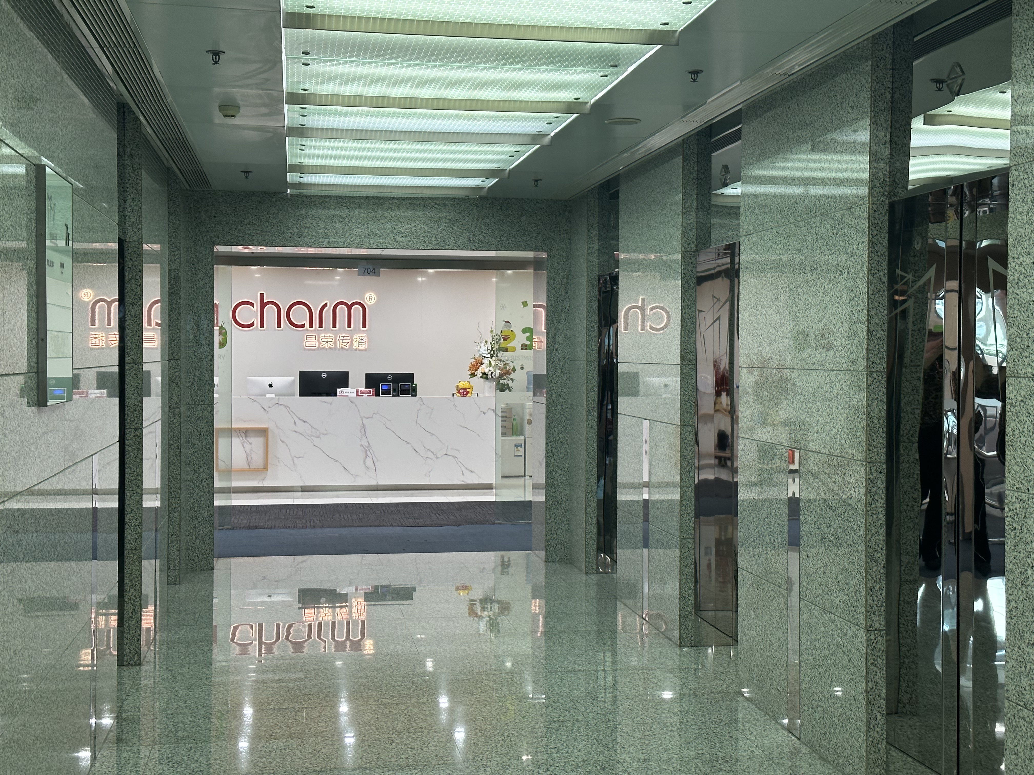 南京西路恒利国际大厦252平米写字楼出租