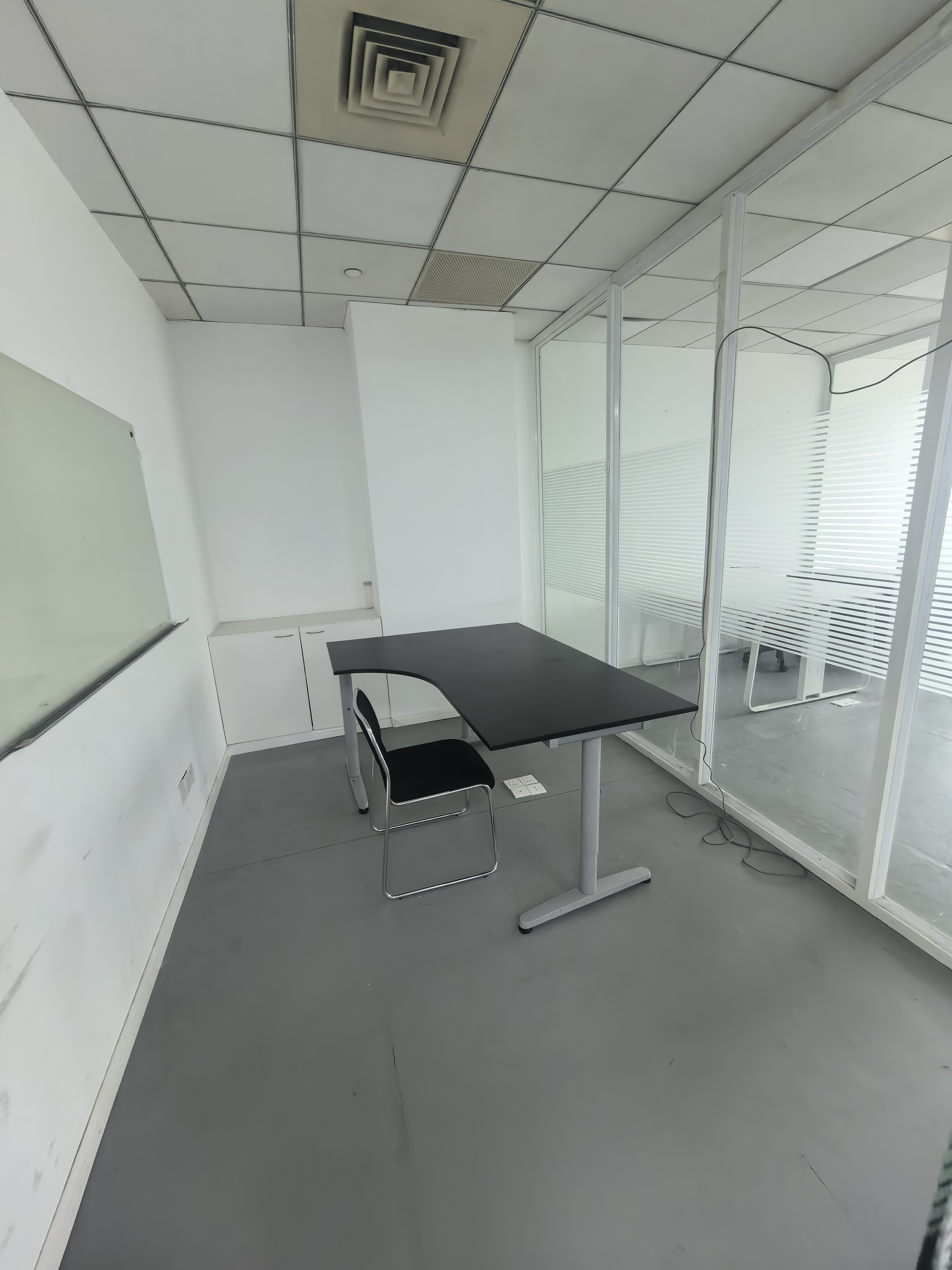 南京西路晶采世纪大厦144平米写字楼出租