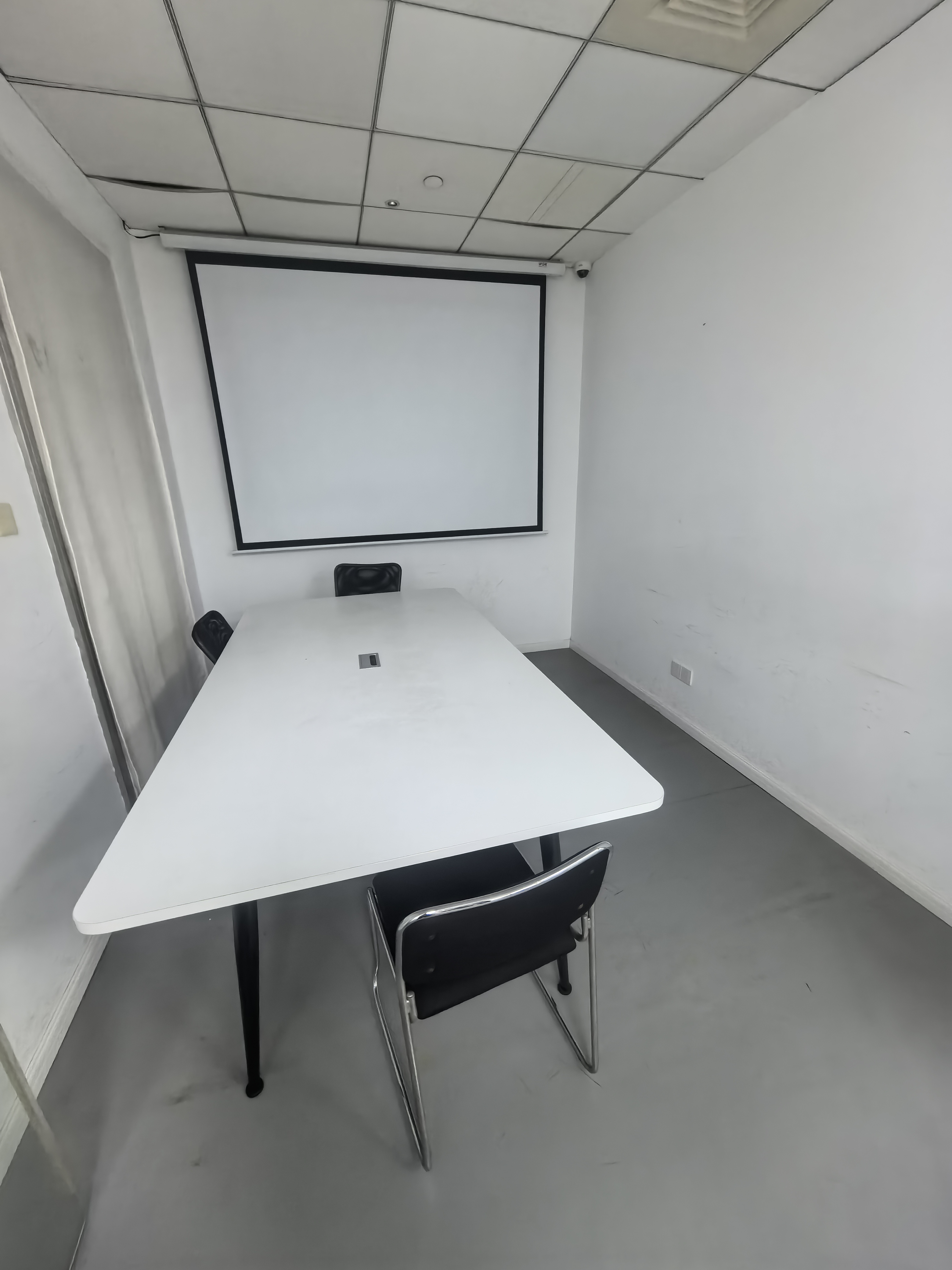 南京西路晶采世纪大厦144平米写字楼出租