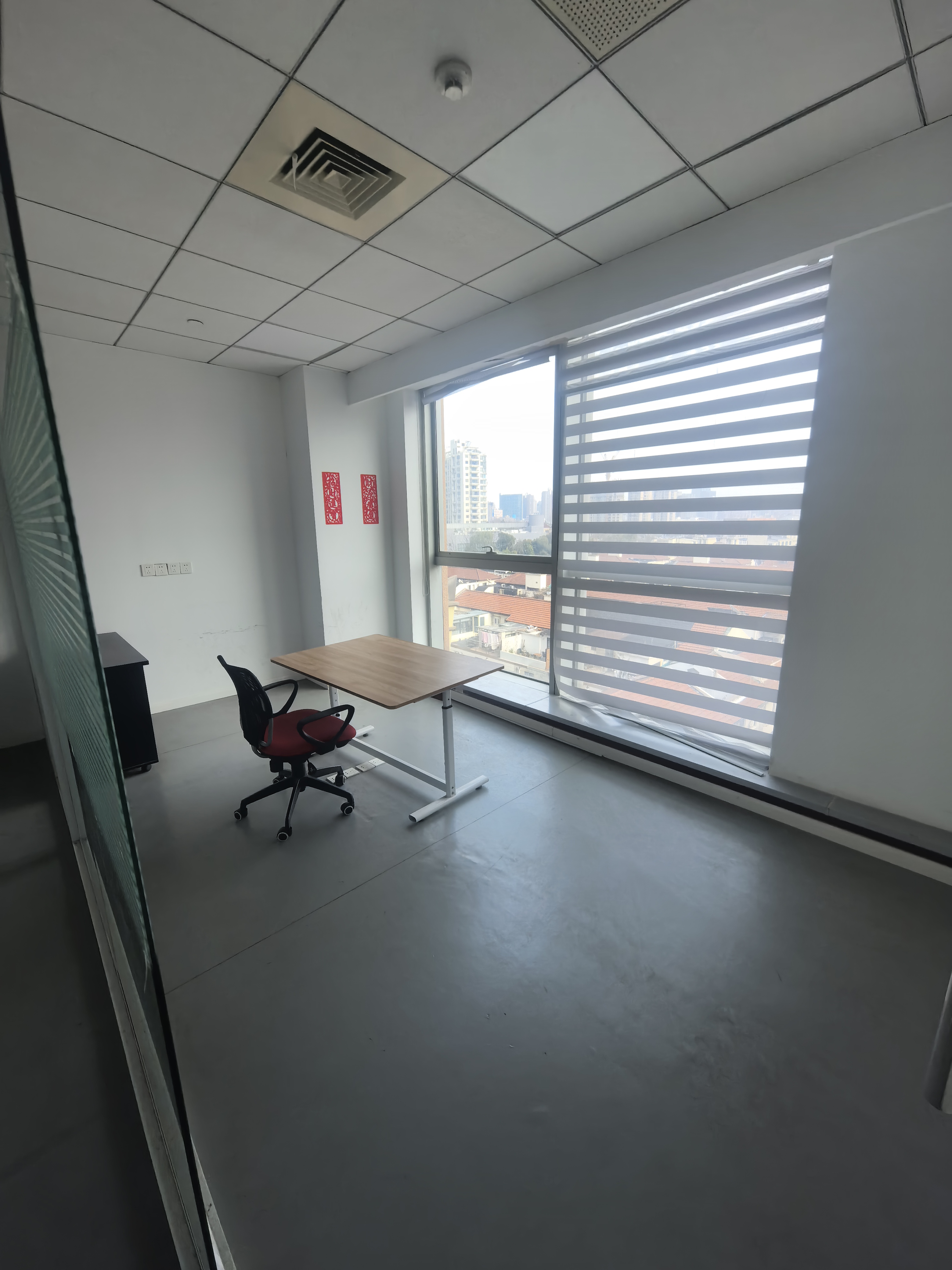 南京西路晶采世纪大厦144平米写字楼出租