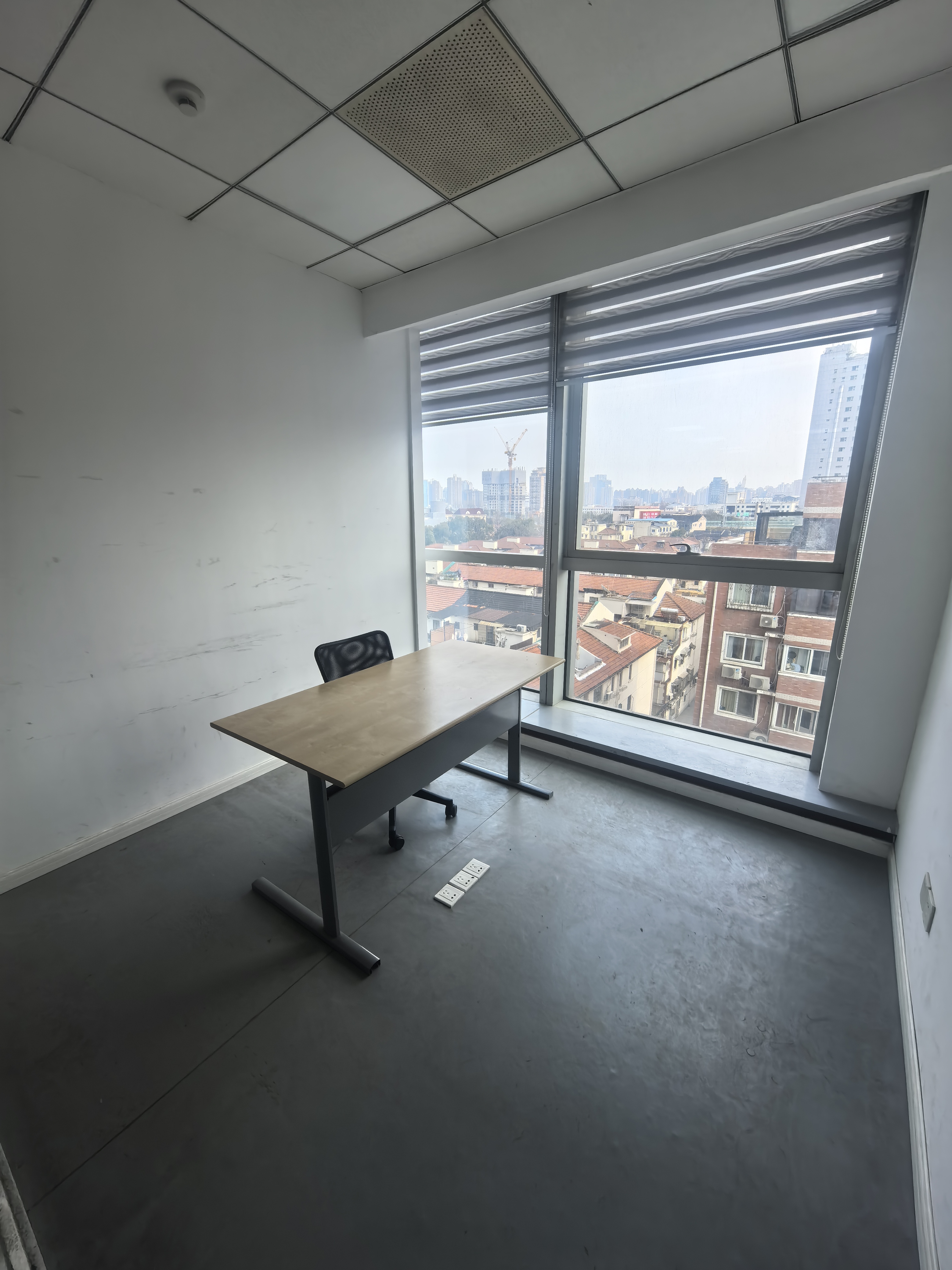 南京西路晶采世纪大厦144平米写字楼出租