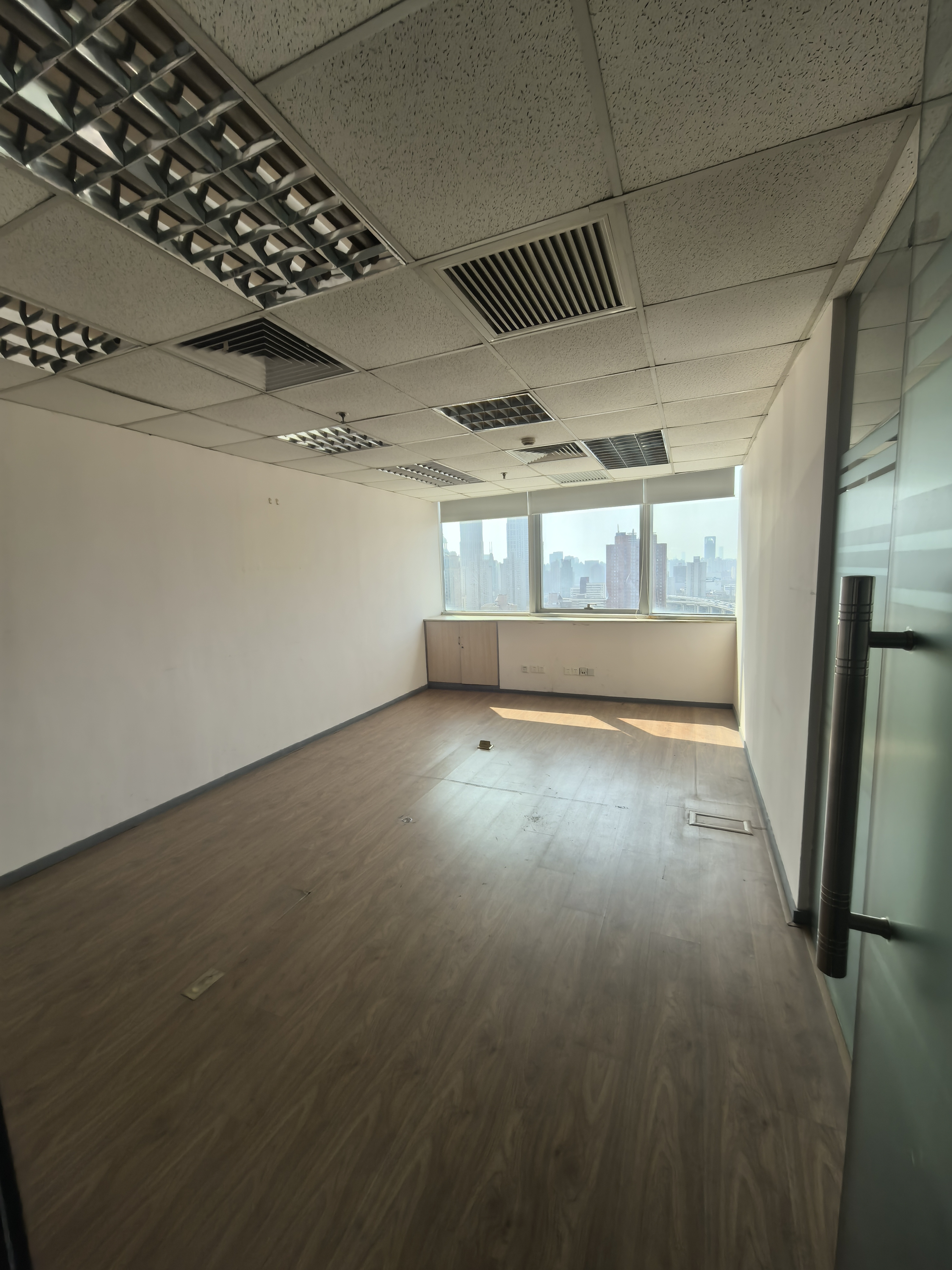 人民广场峻岭广场123平米写字楼出租