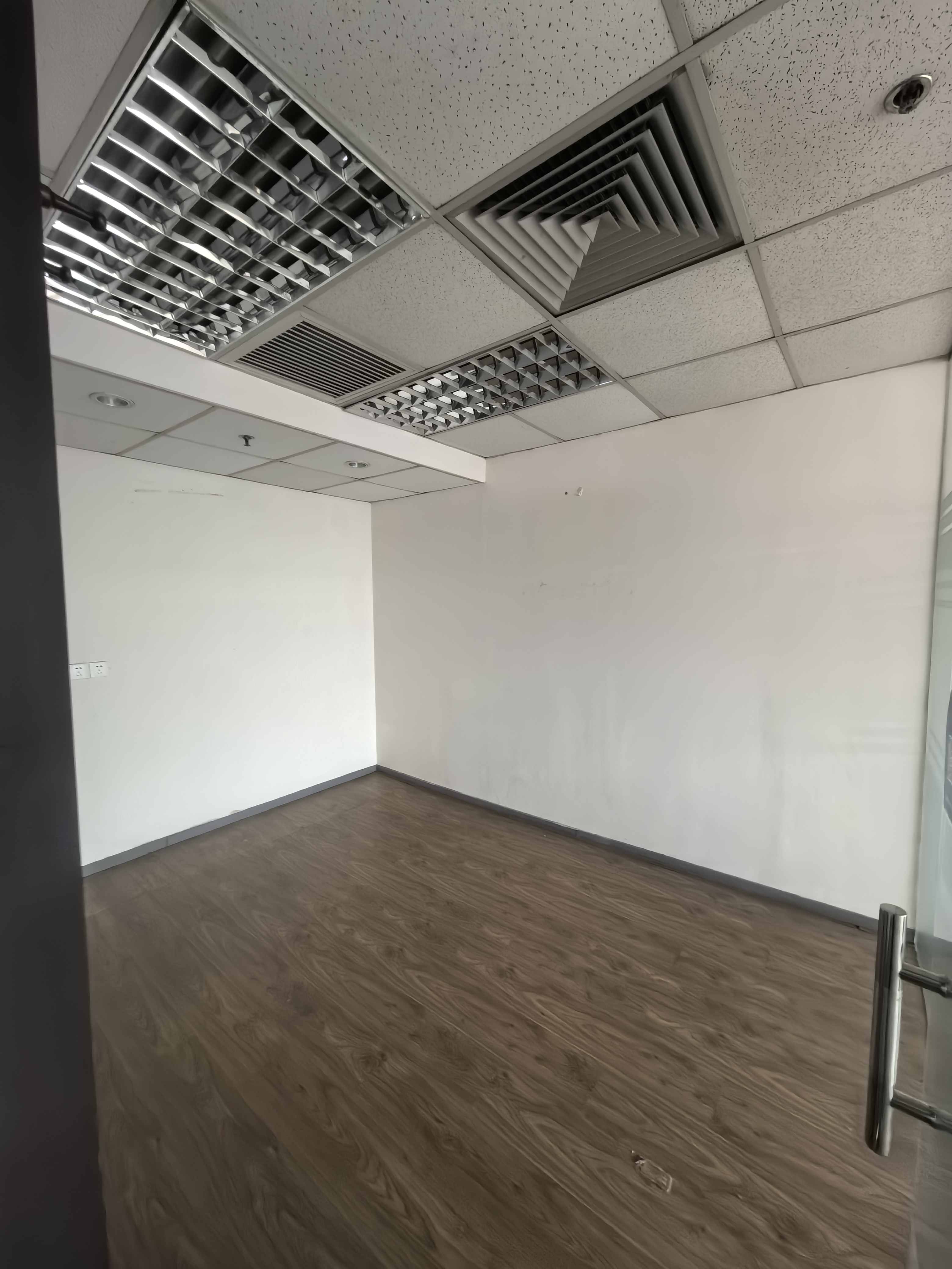 人民广场峻岭广场123平米写字楼出租