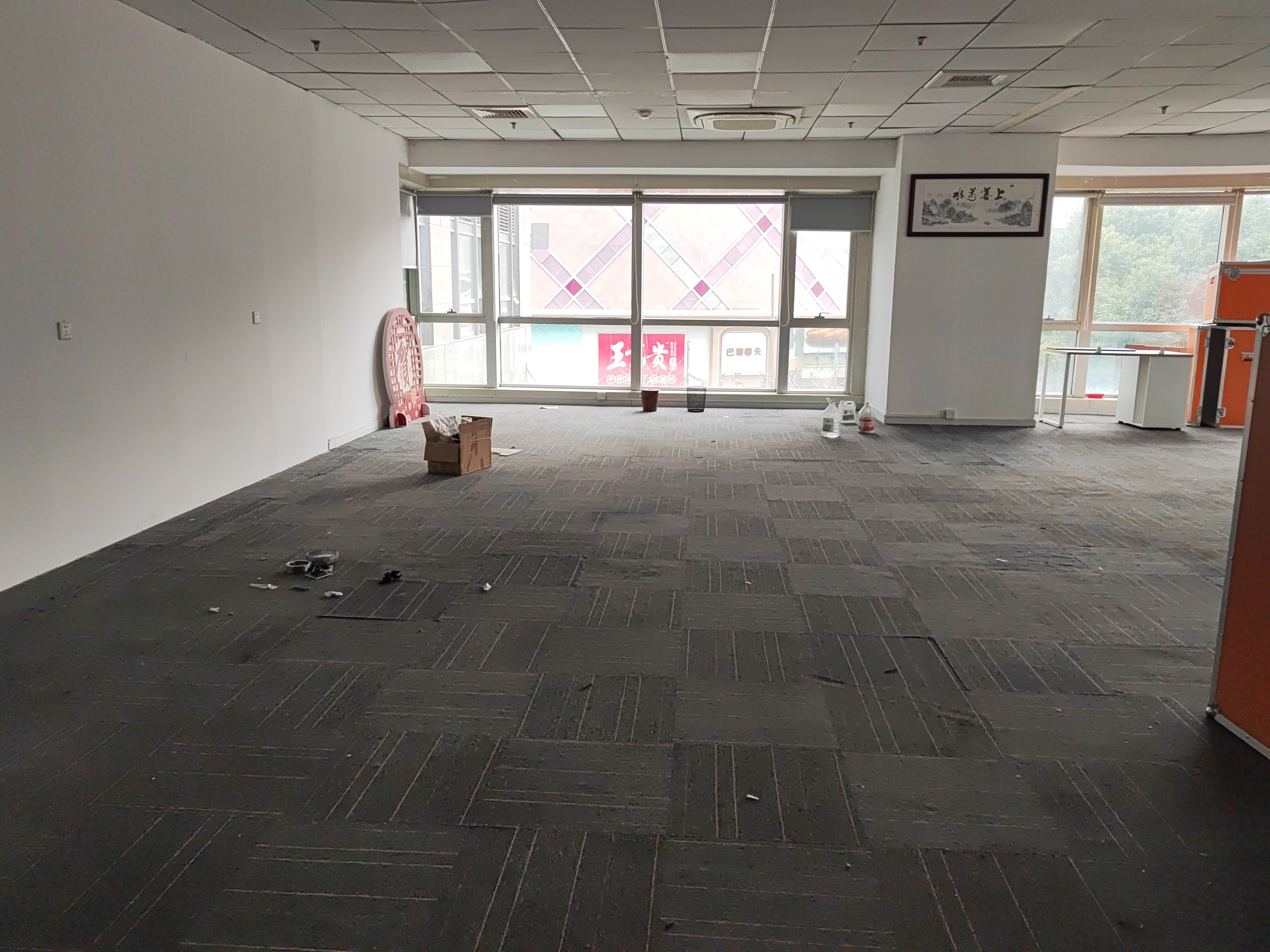 长寿路财富时代大厦247平米写字楼出售