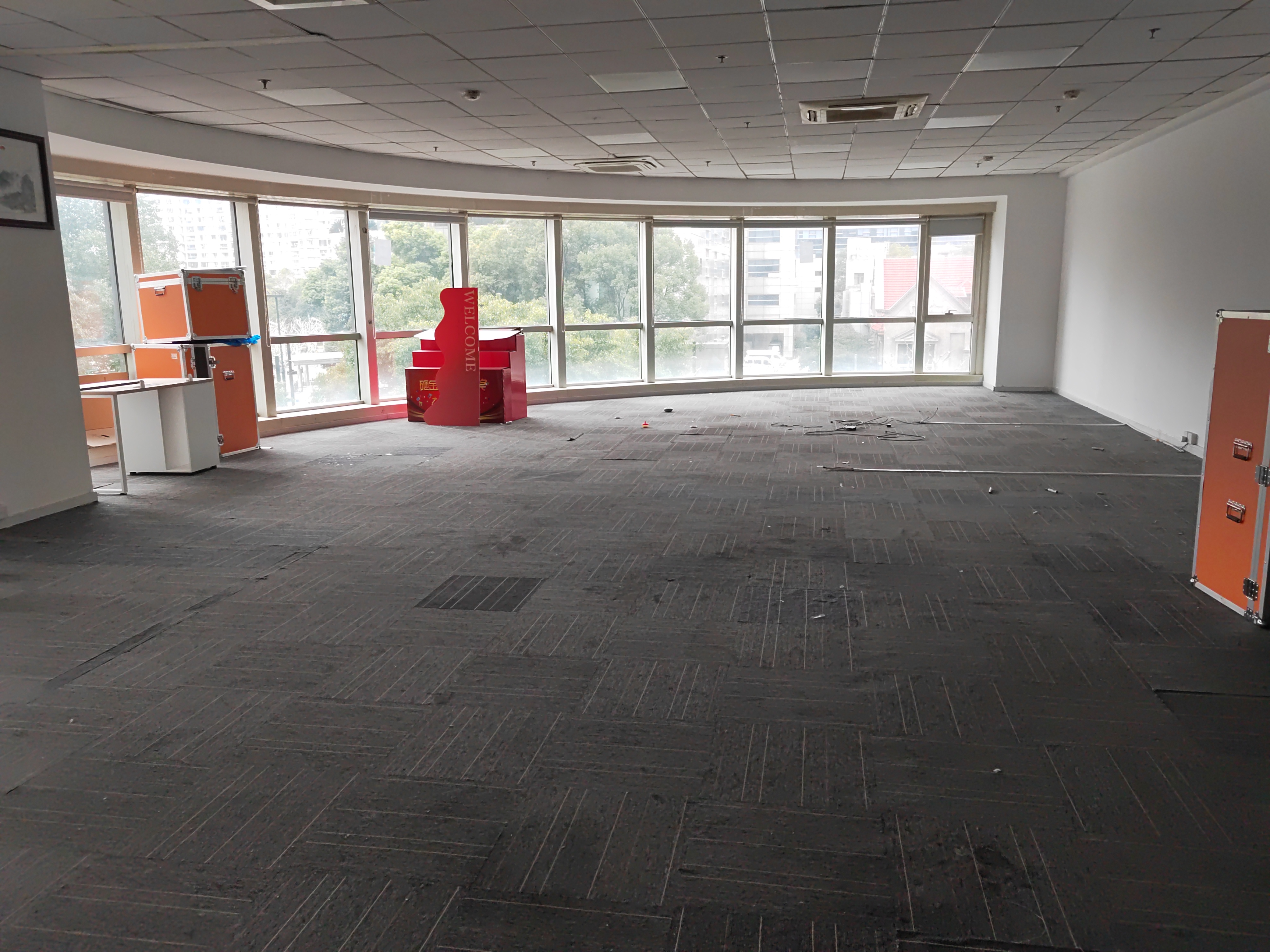 长寿路财富时代大厦247平米写字楼出售