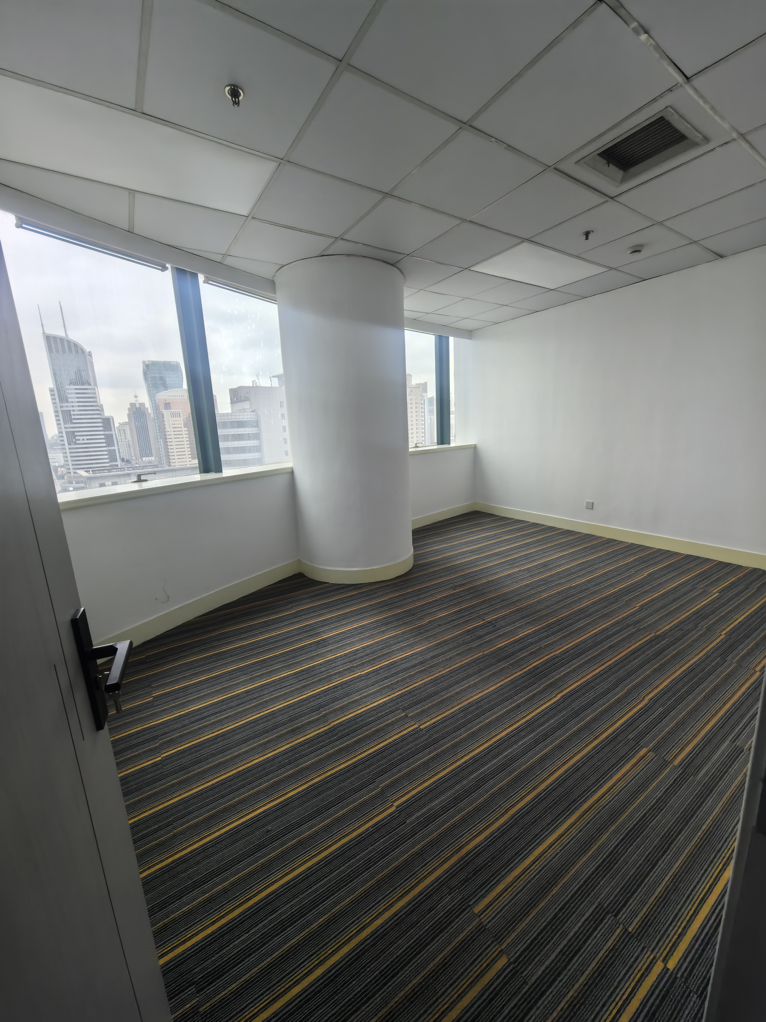 淮海中路恒积大厦127平米写字楼出租