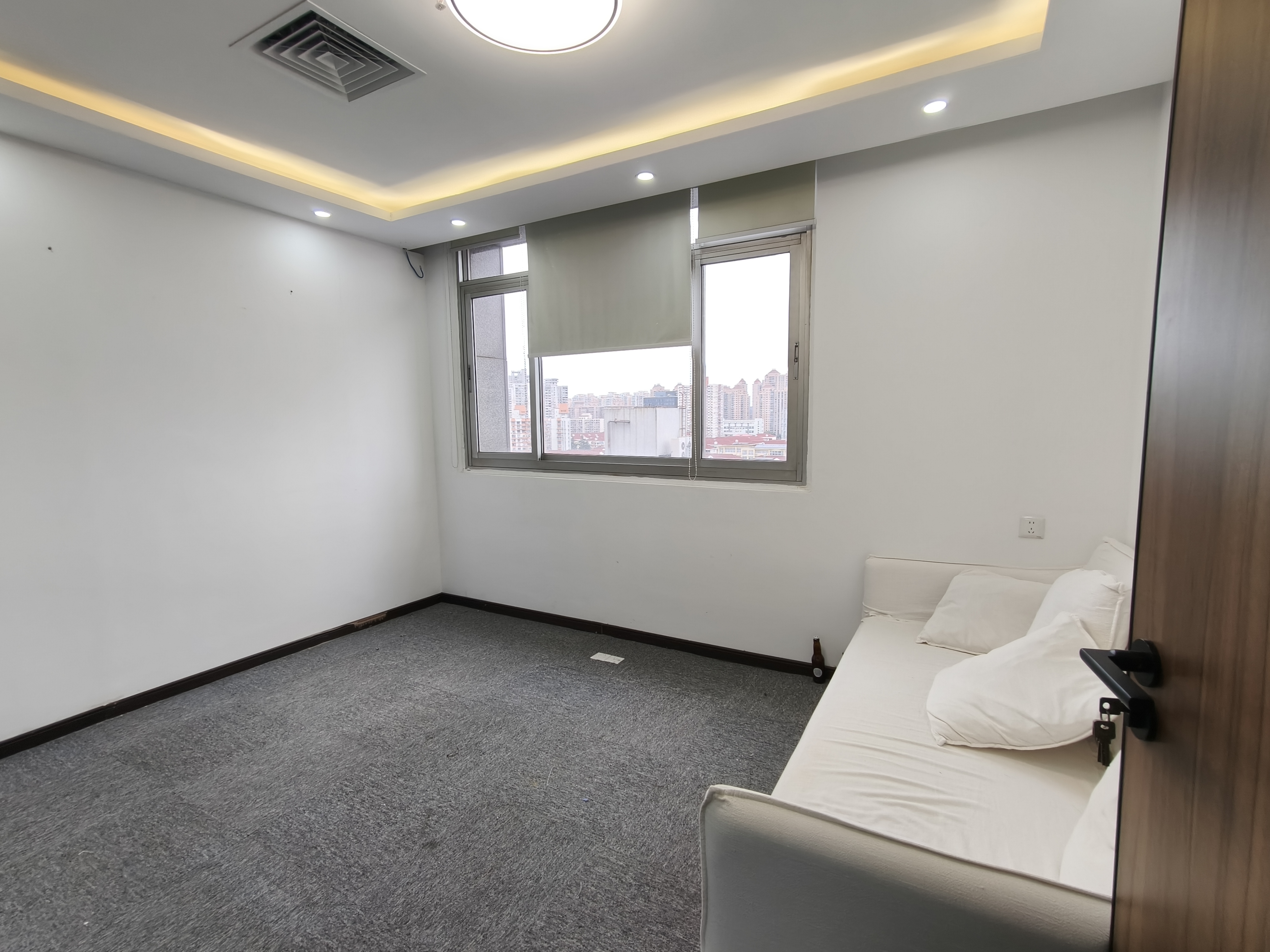 虹桥东方世纪大厦206平米写字楼出租