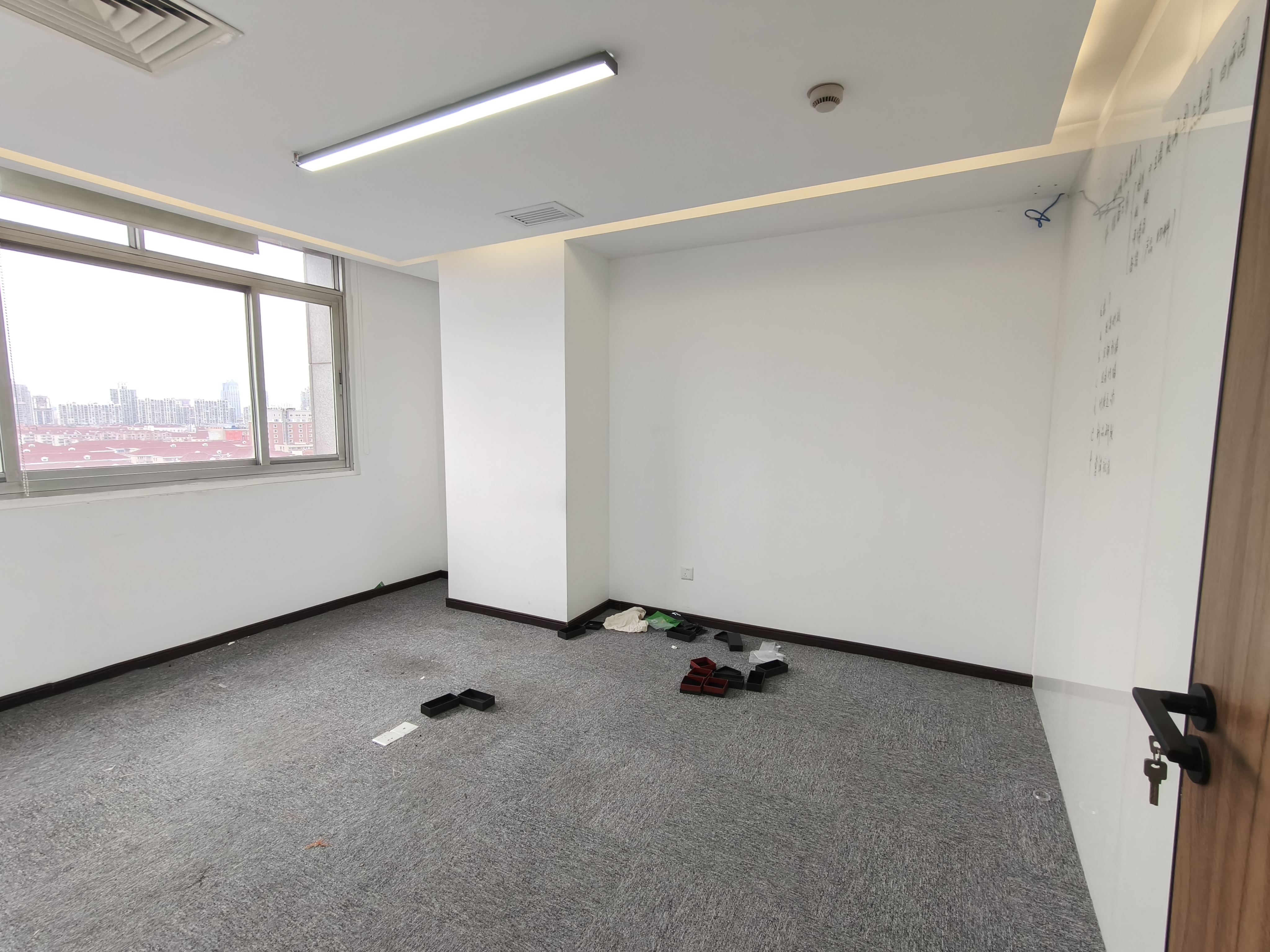 虹桥东方世纪大厦206平米写字楼出租