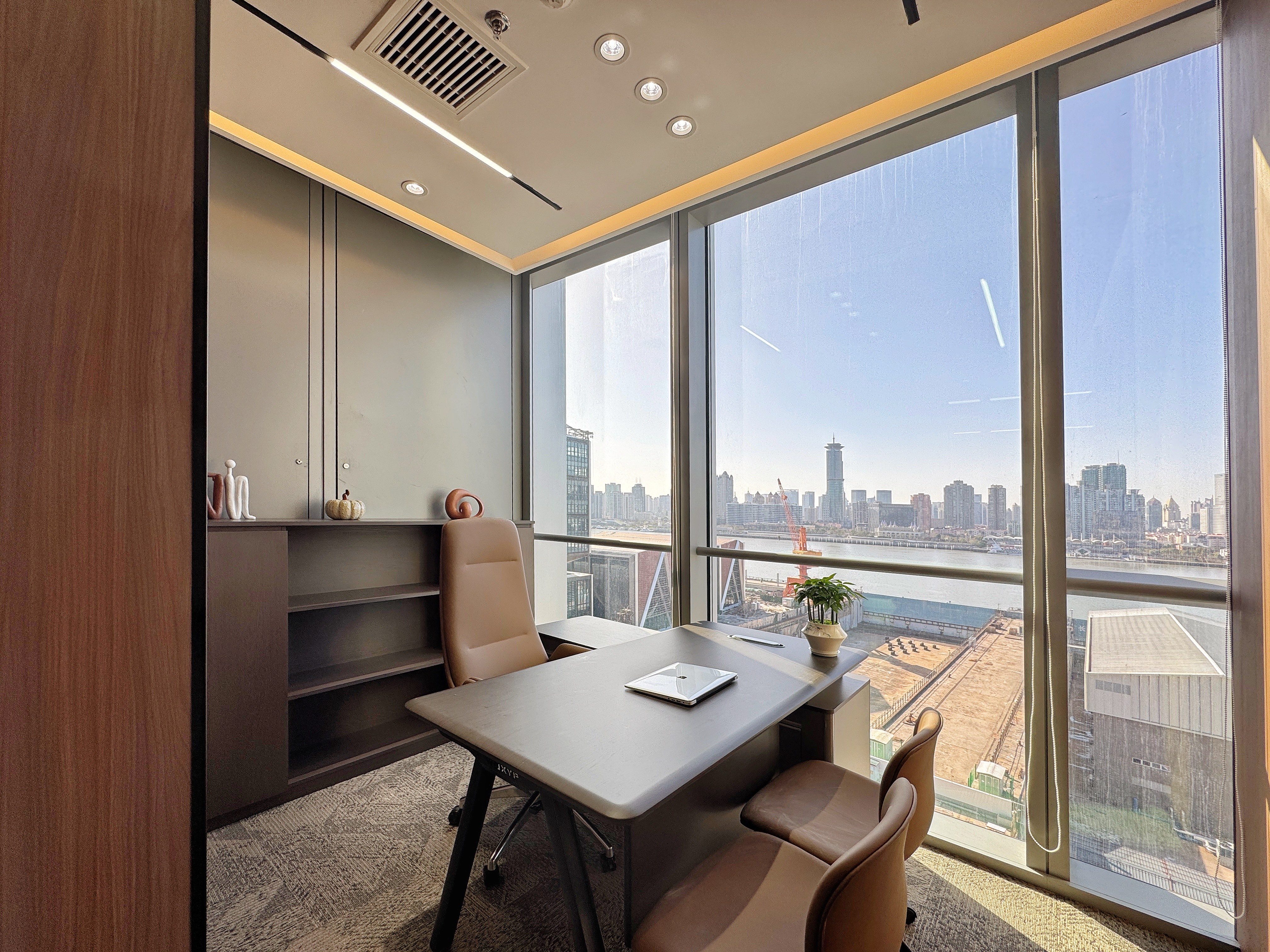 东外滩中交滨江广场119平米写字楼出租