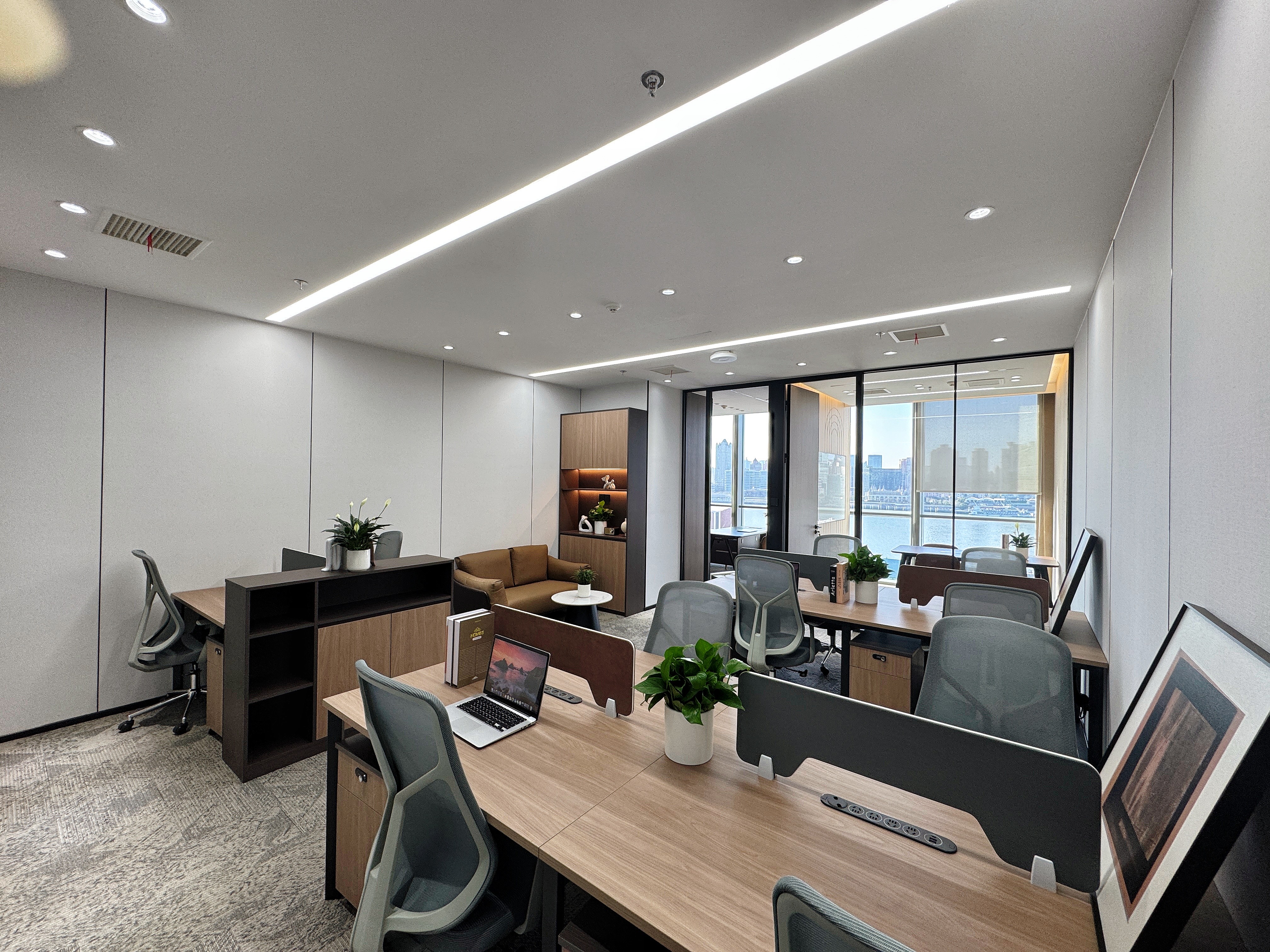 东外滩中交滨江广场62平米写字楼出租