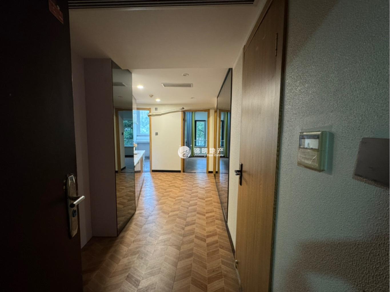 徐家汇嘉汇国际广场63平米写字楼出租