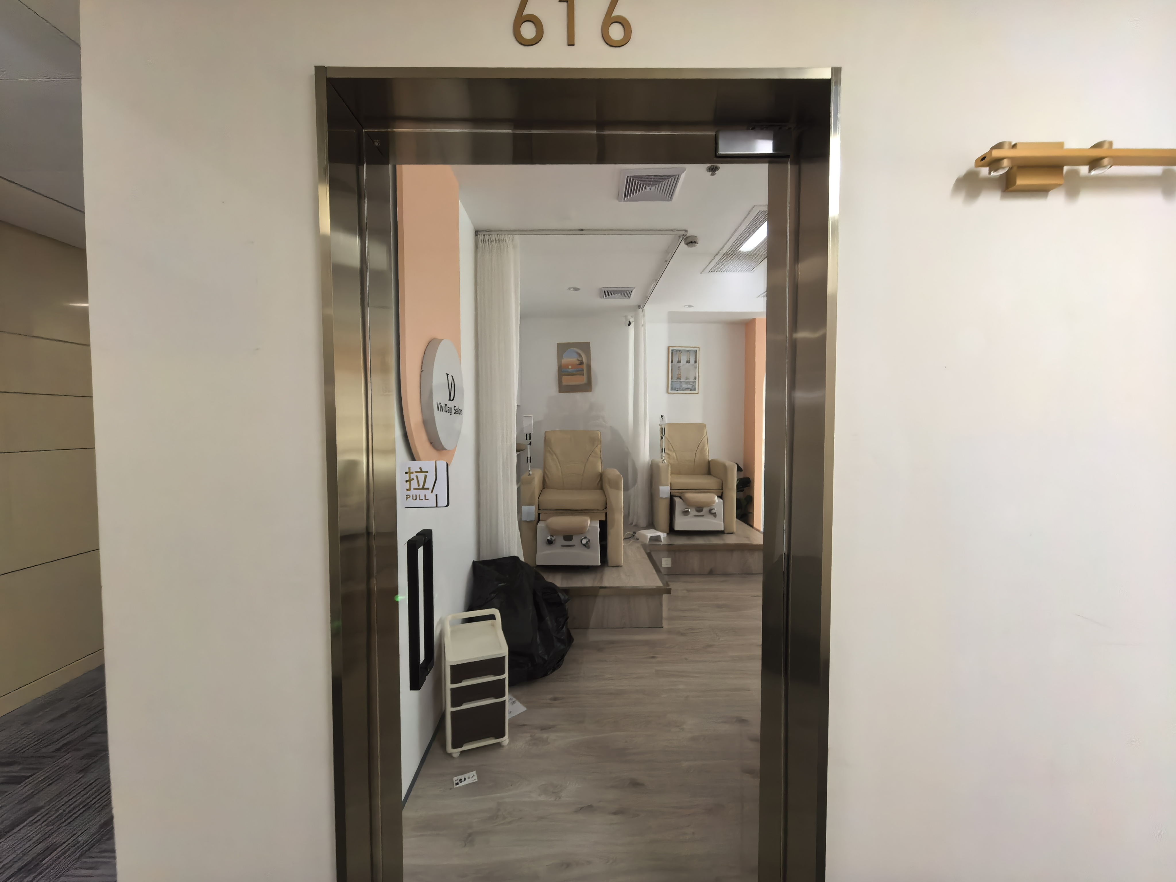 长寿路财富时代大厦54平米写字楼出租