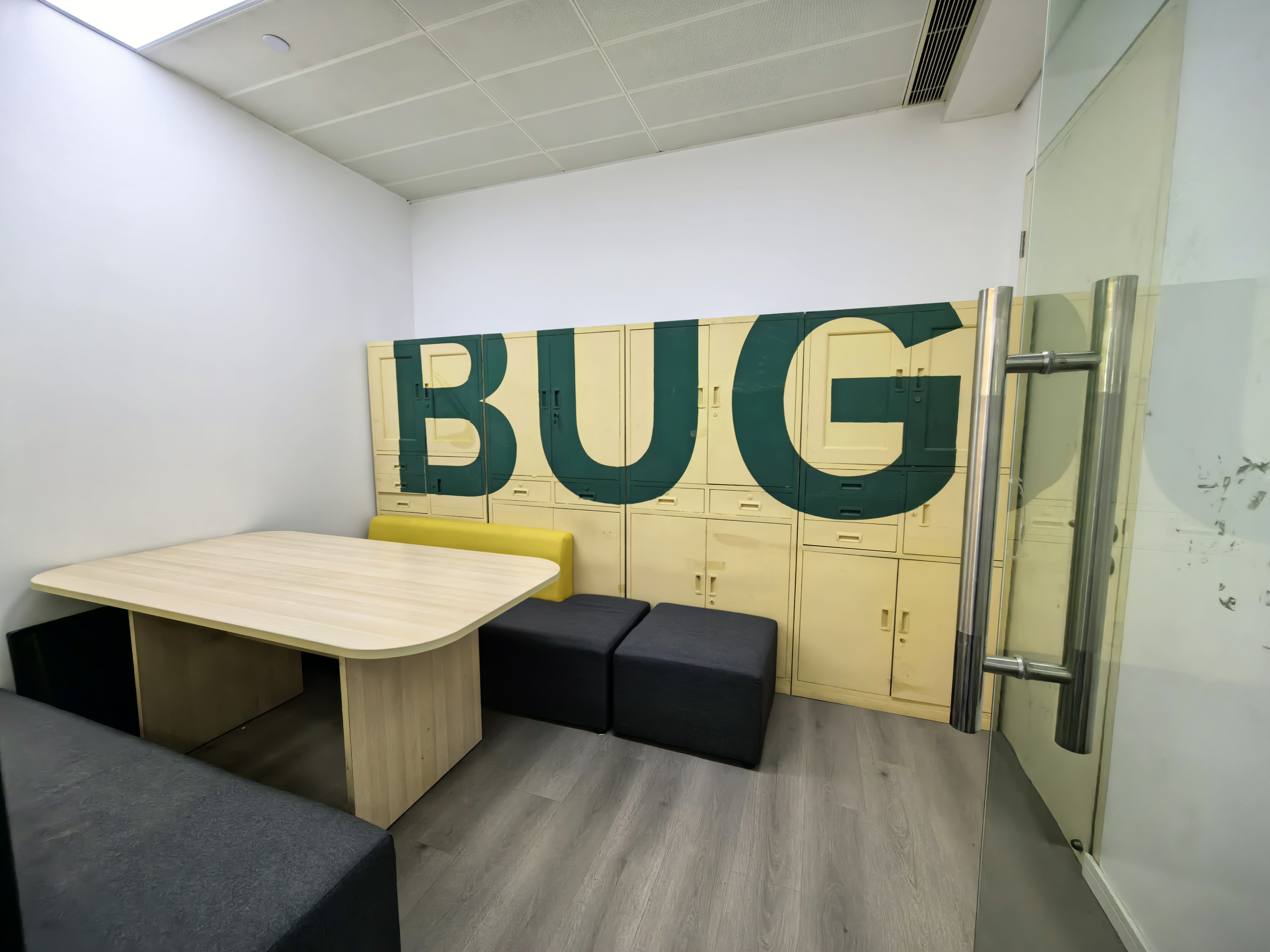 曹杨长城大厦113平米写字楼出租