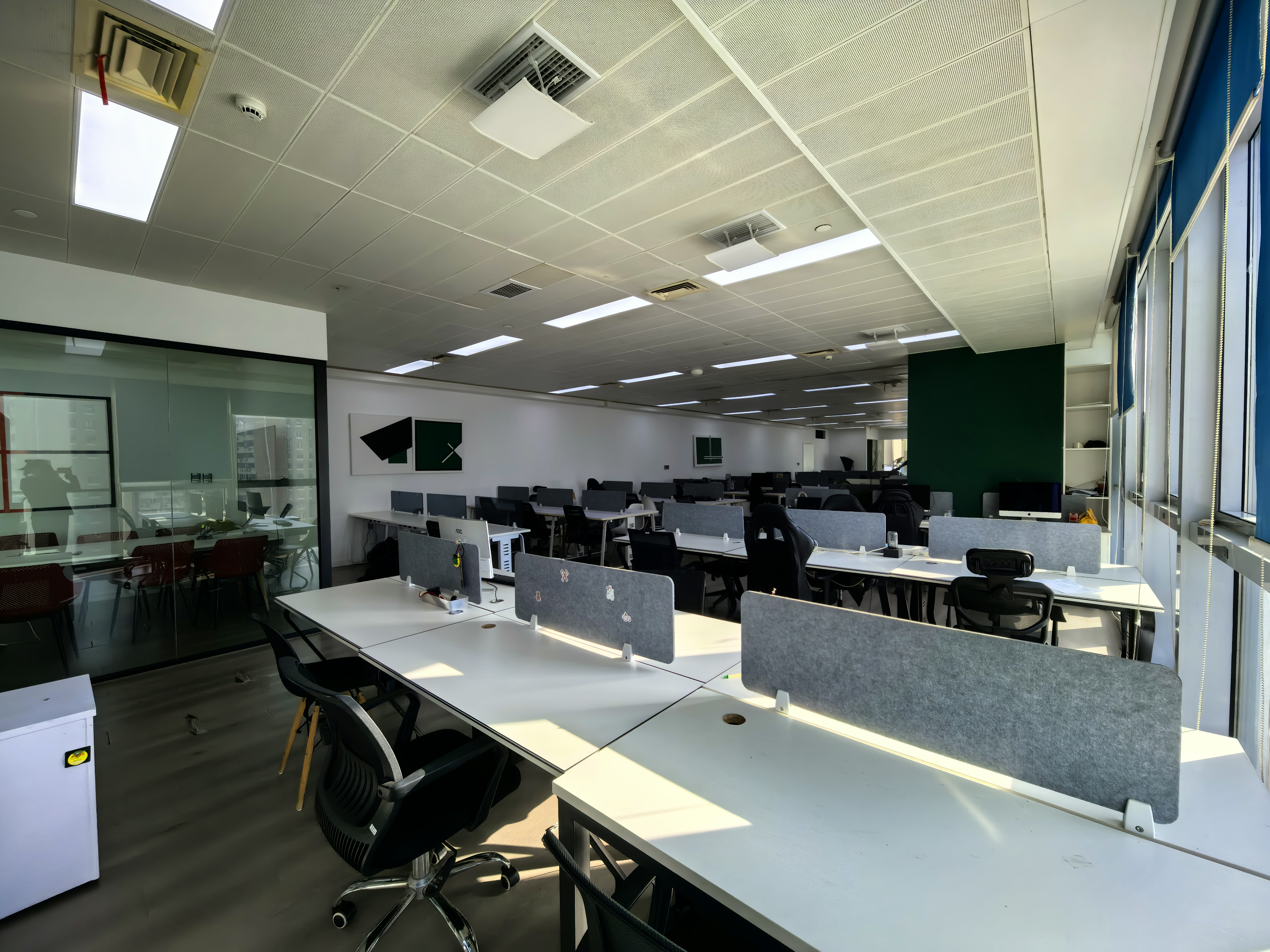 曹杨长城大厦113平米写字楼出租