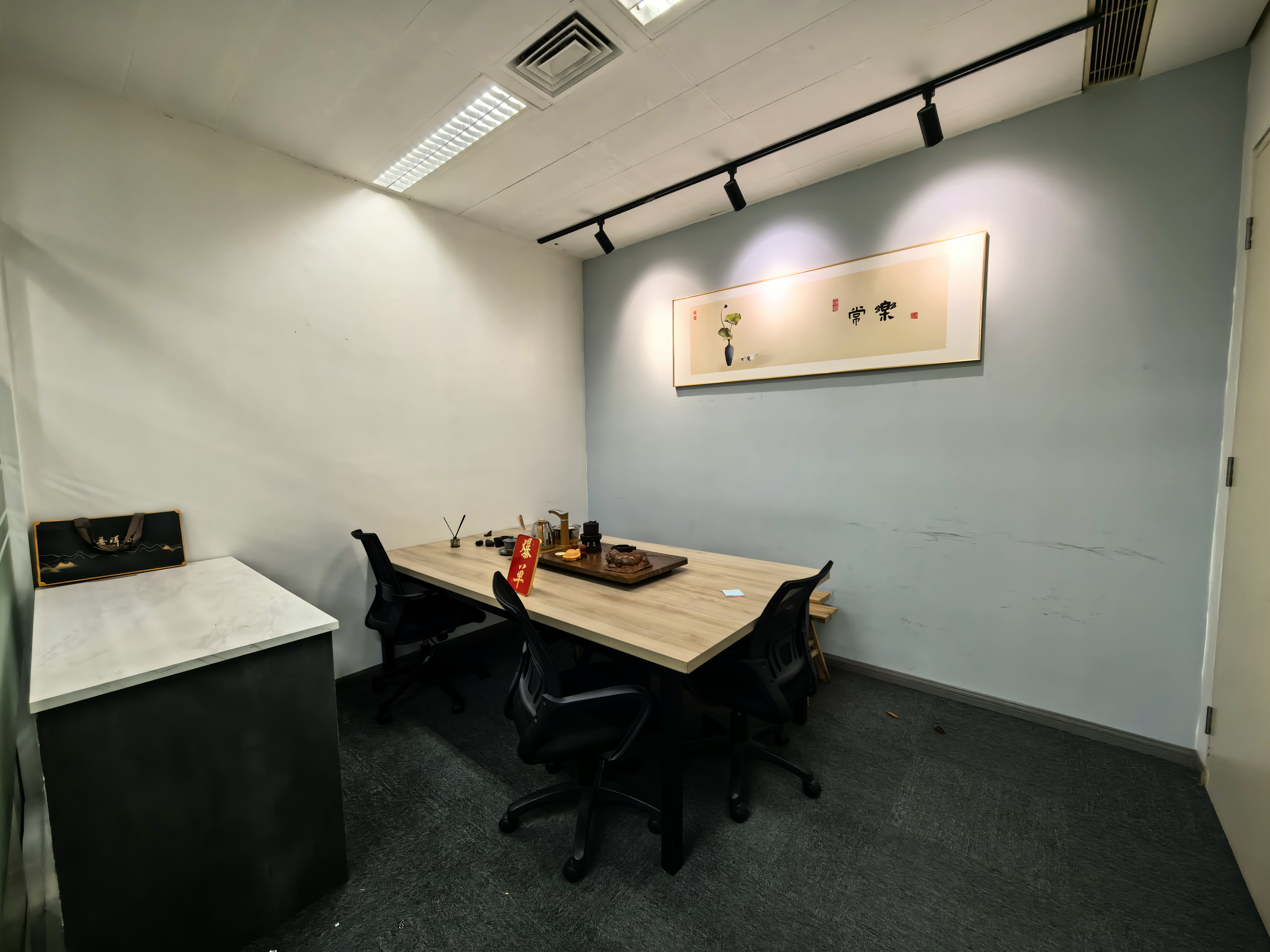 曹杨长城大厦230平米写字楼出租