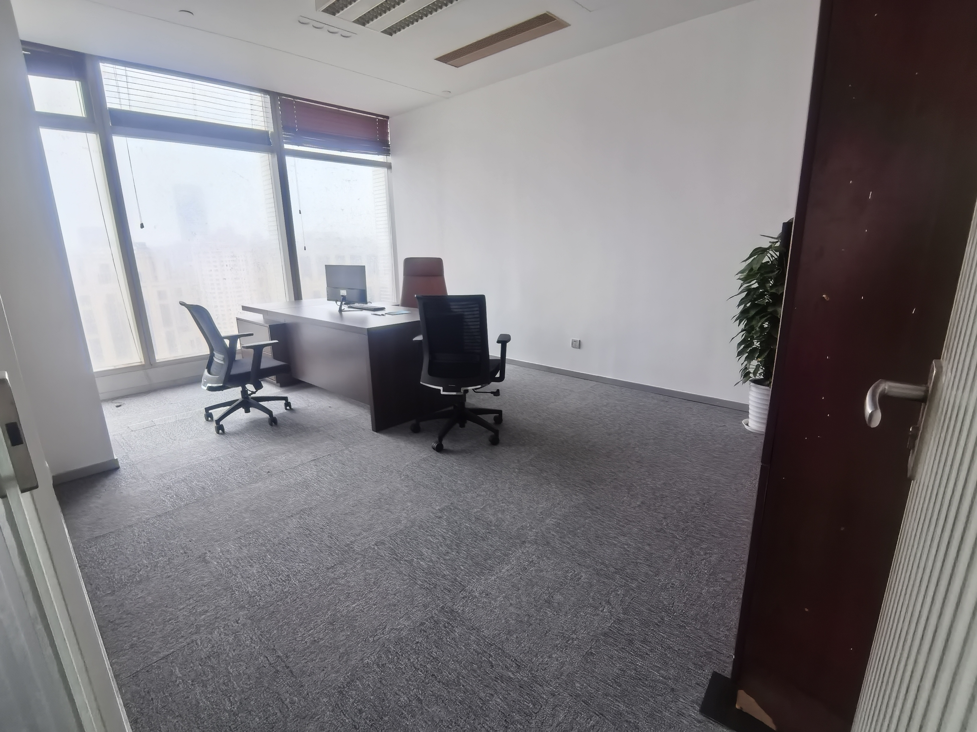 世博滨江绿地海外滩195平米写字楼出租