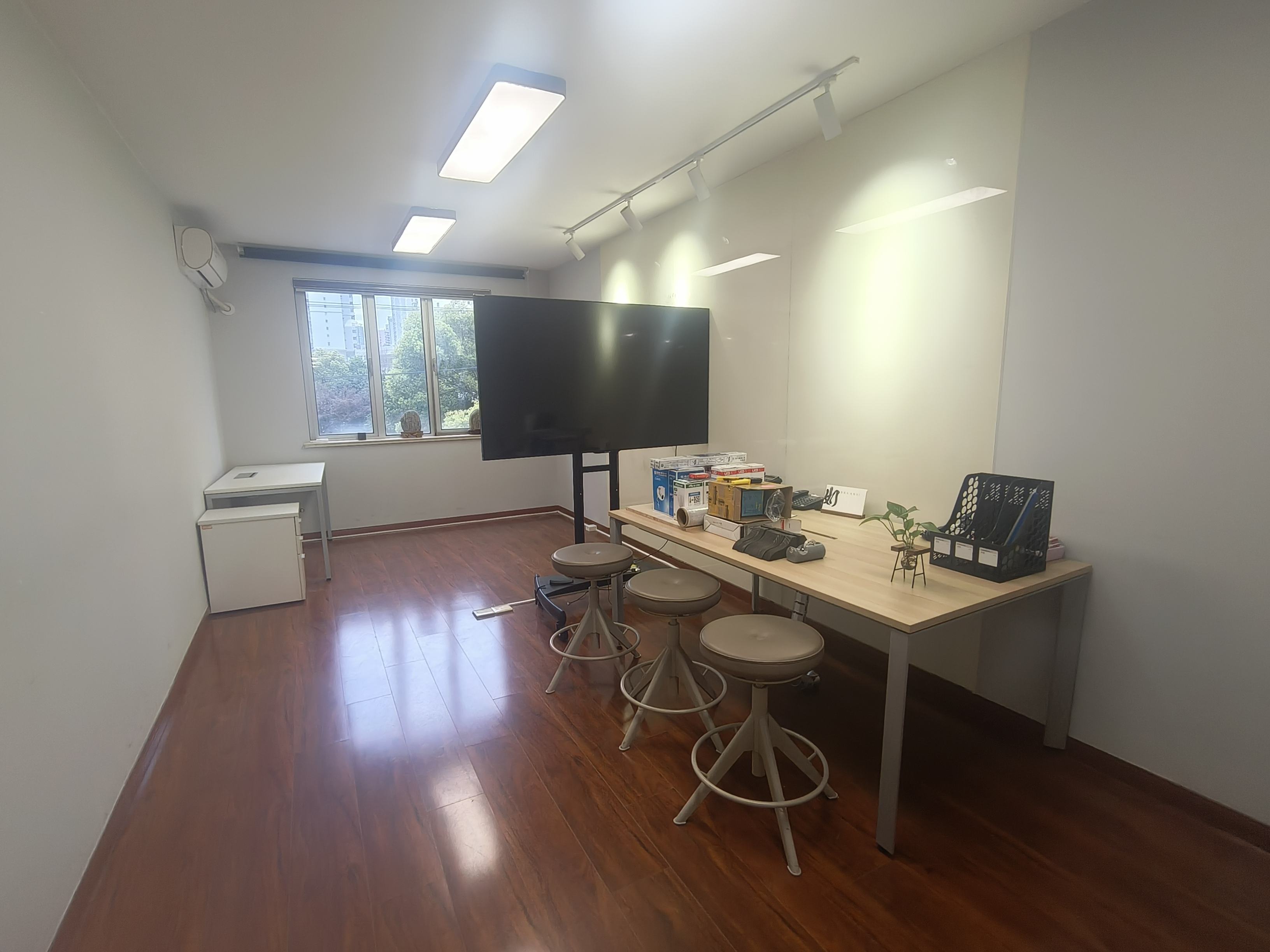 徐家汇之俊大厦158平米写字楼出租