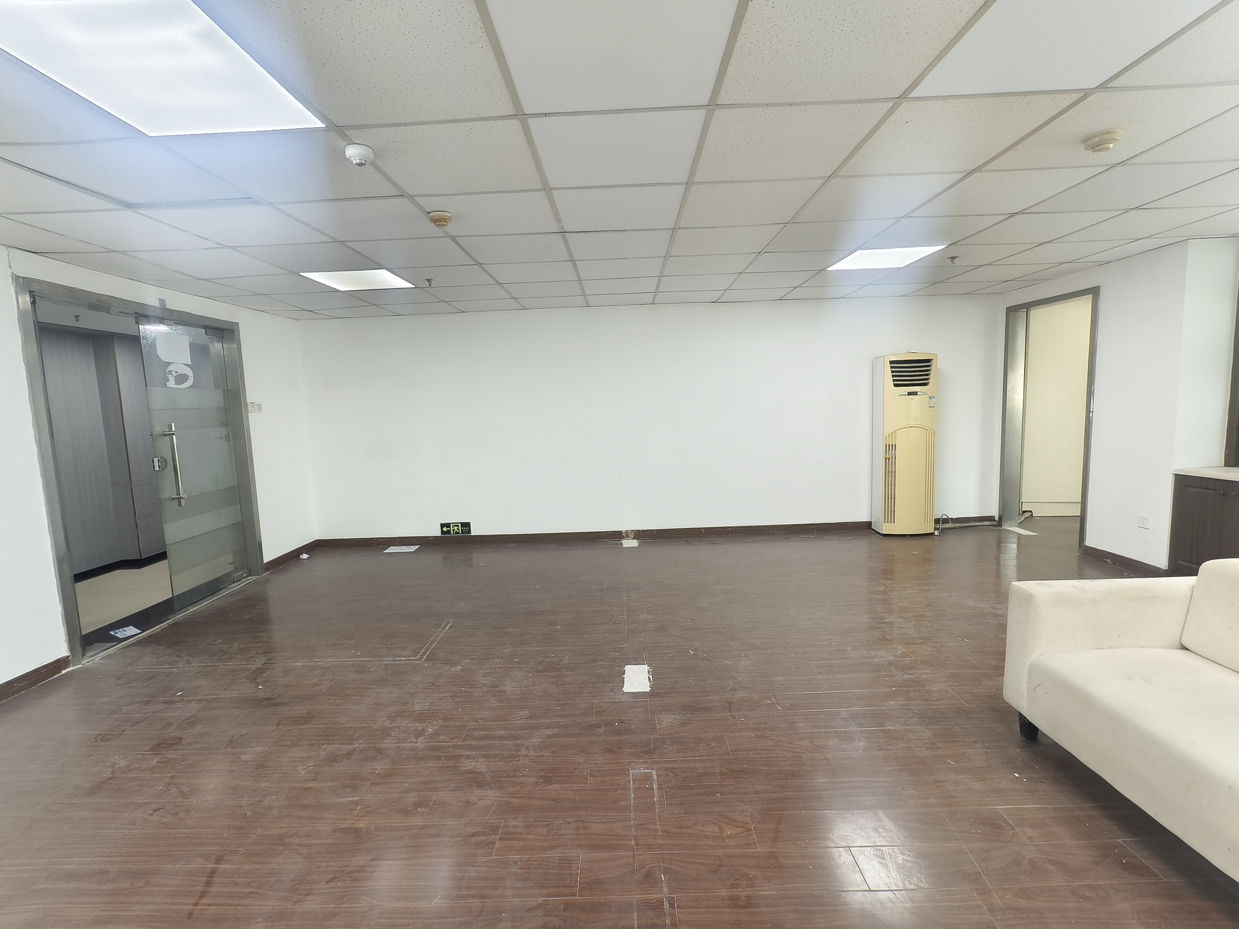 中山公园嘉利大厦88平米写字楼出租