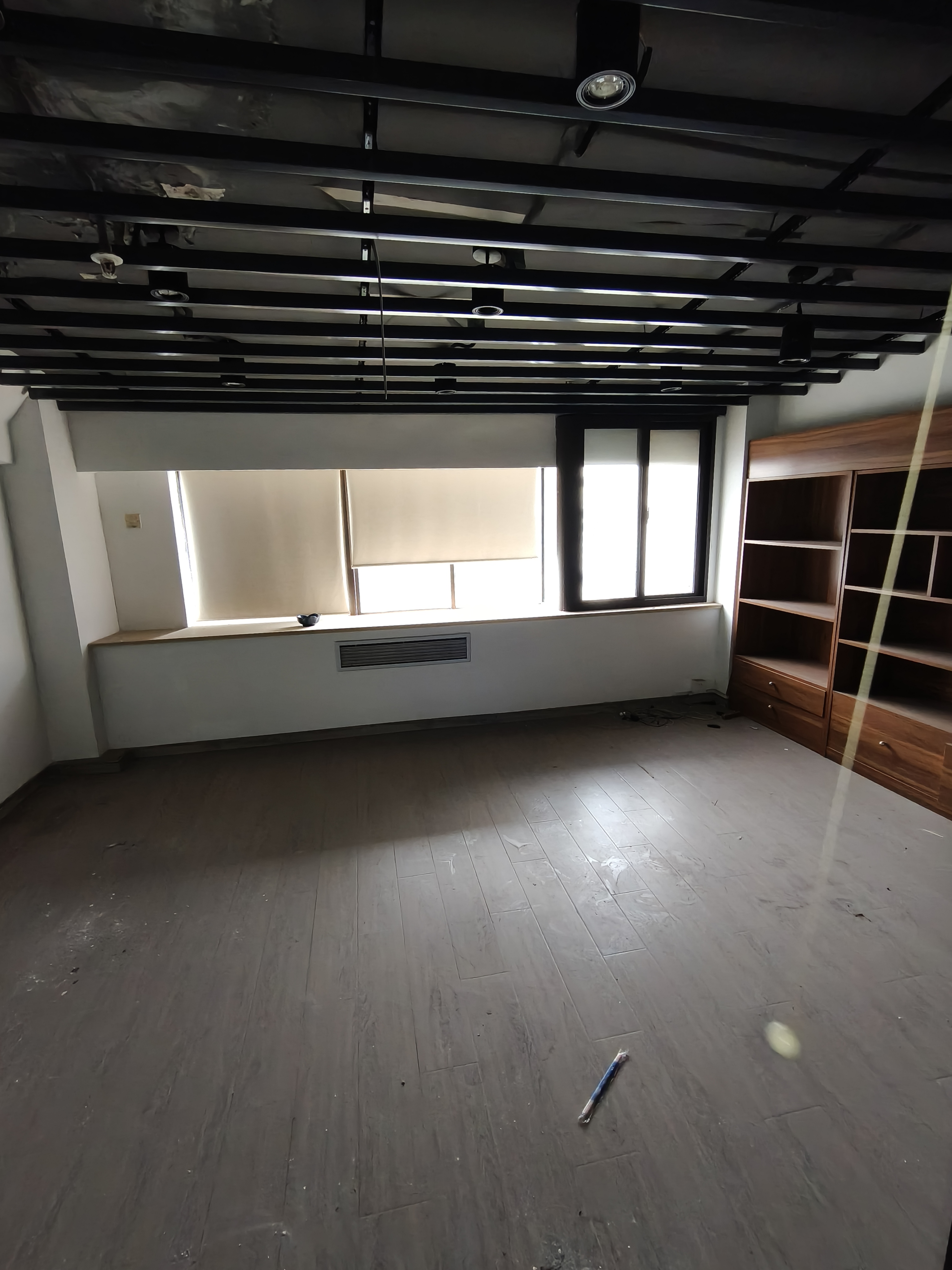 中山公园虹桥世家花园72平米写字楼出租