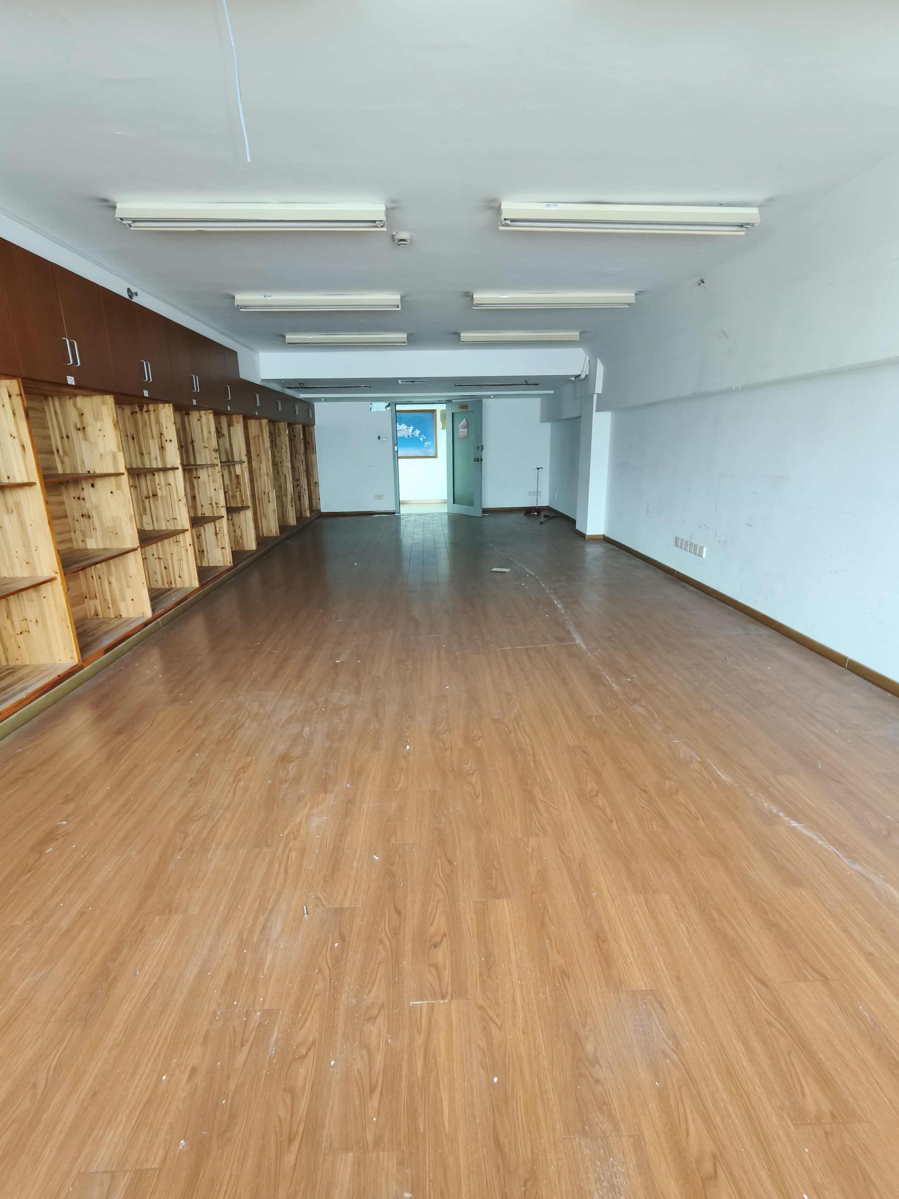 中山公园虹桥世家花园73平米写字楼出租