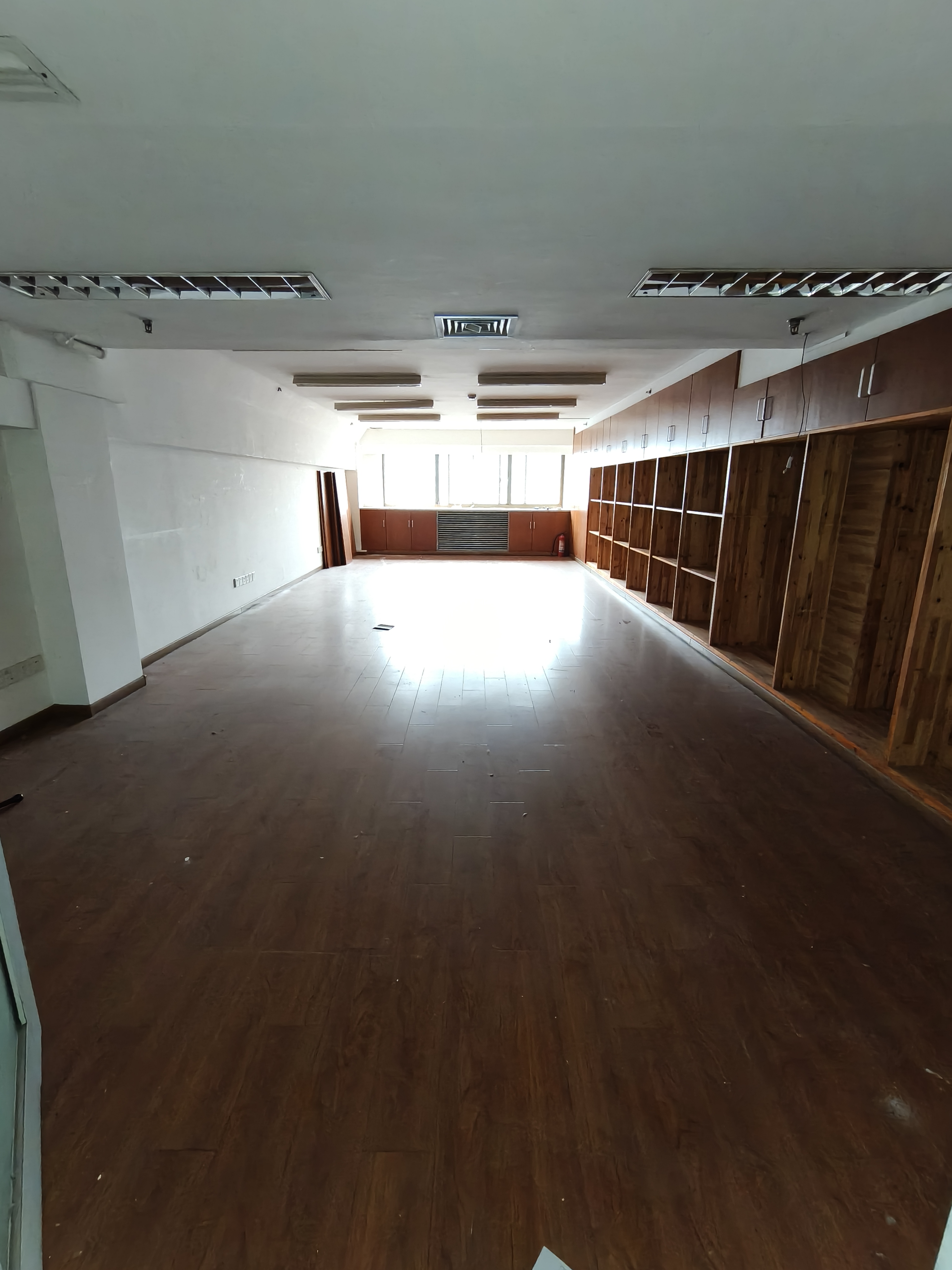 中山公园虹桥世家花园73平米写字楼出租